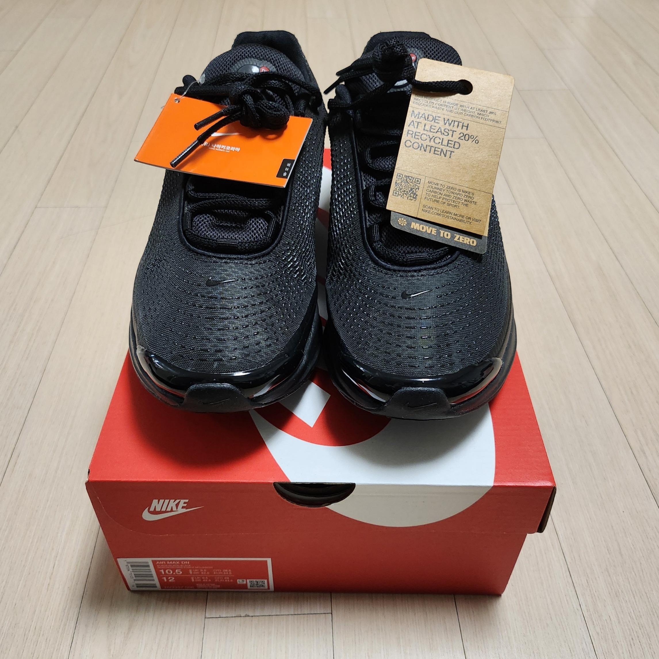 Nike Air Max Dn Black Dark Smoke Grey 착용 스타일 - 5