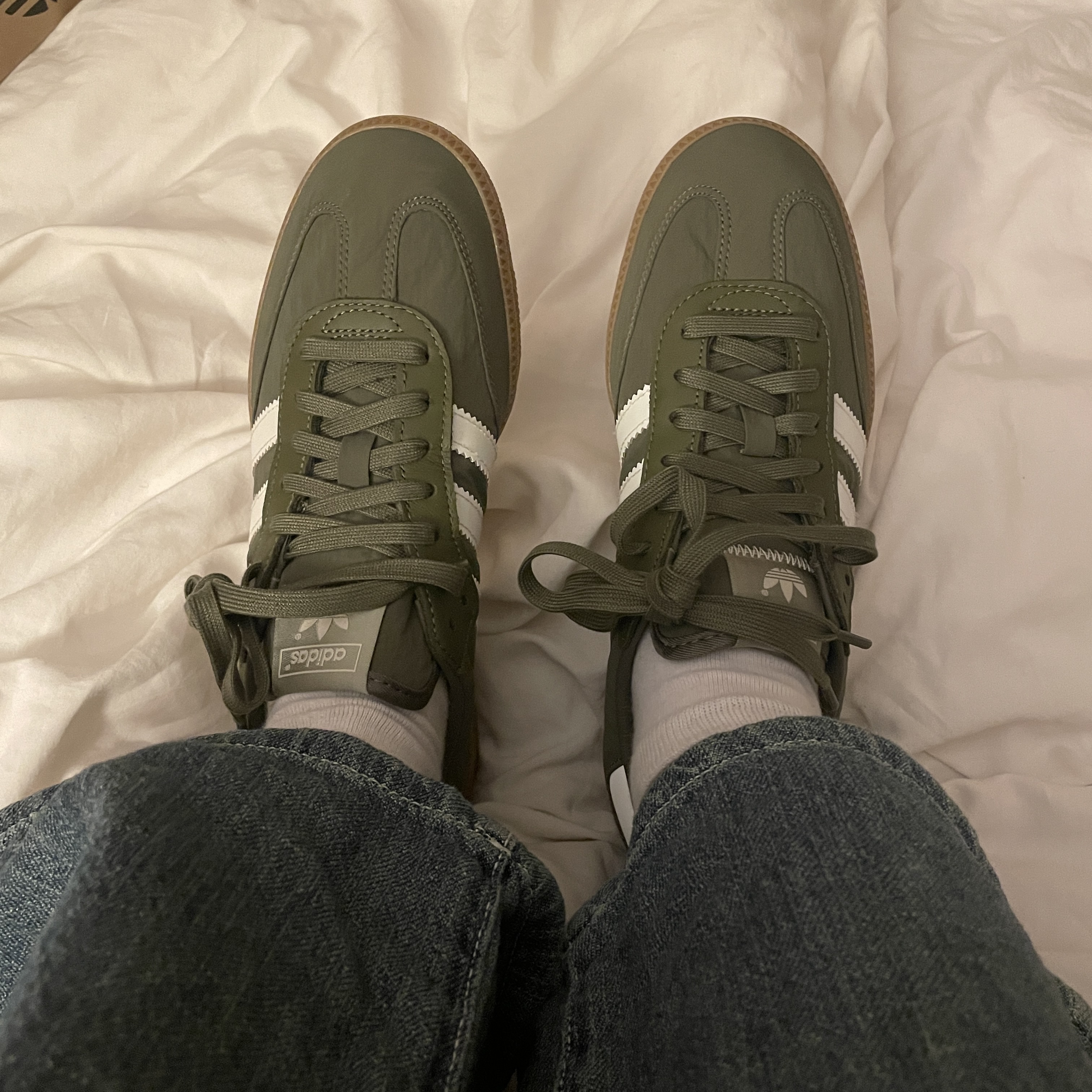 Adidas Samba OG Focus Olive Wonder White 착용 스타일