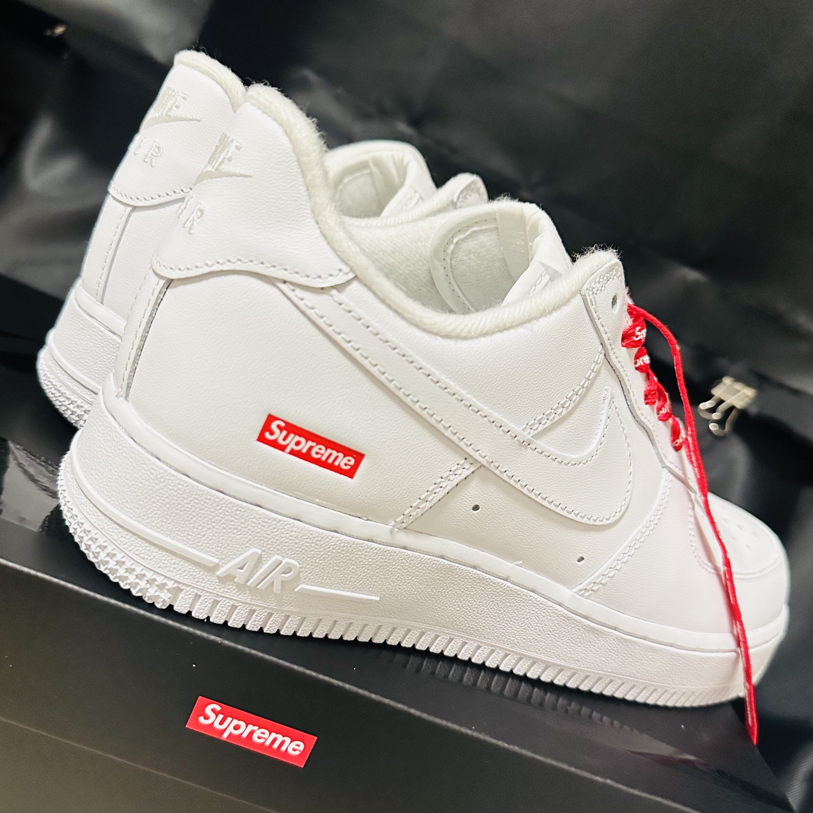 Nike x Supreme Air Force 1 Low White 착용 스타일