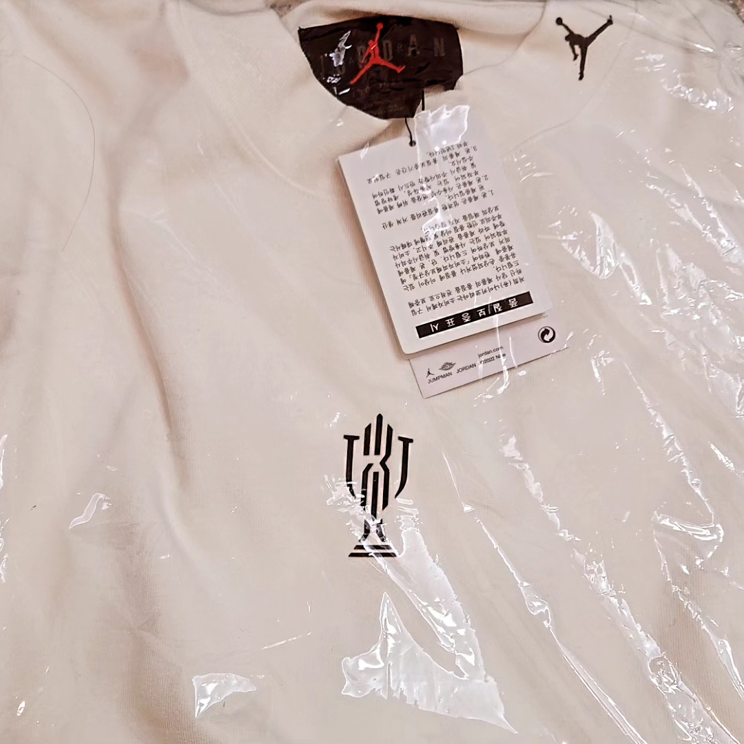 Jordan x Trophy Room Short Sleeve Top Sail (FQ3844-133) 착용 스타일 - 2