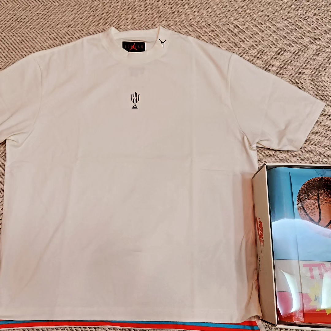 Jordan x Trophy Room Short Sleeve Top Sail (FQ3844-133) 착용 스타일 - 3