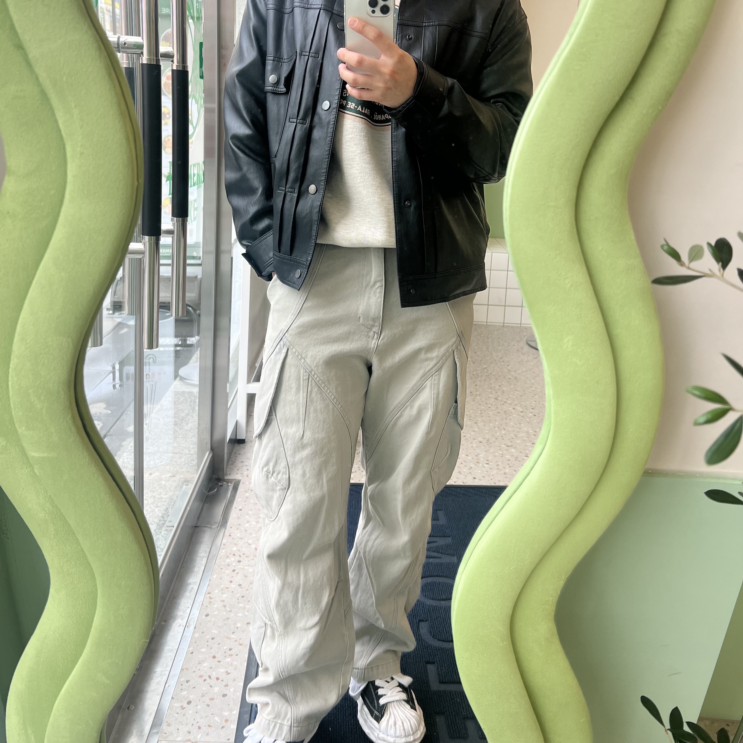 Ignota Core:8 Roamer Cargo Pants Smoky White 착용 스타일