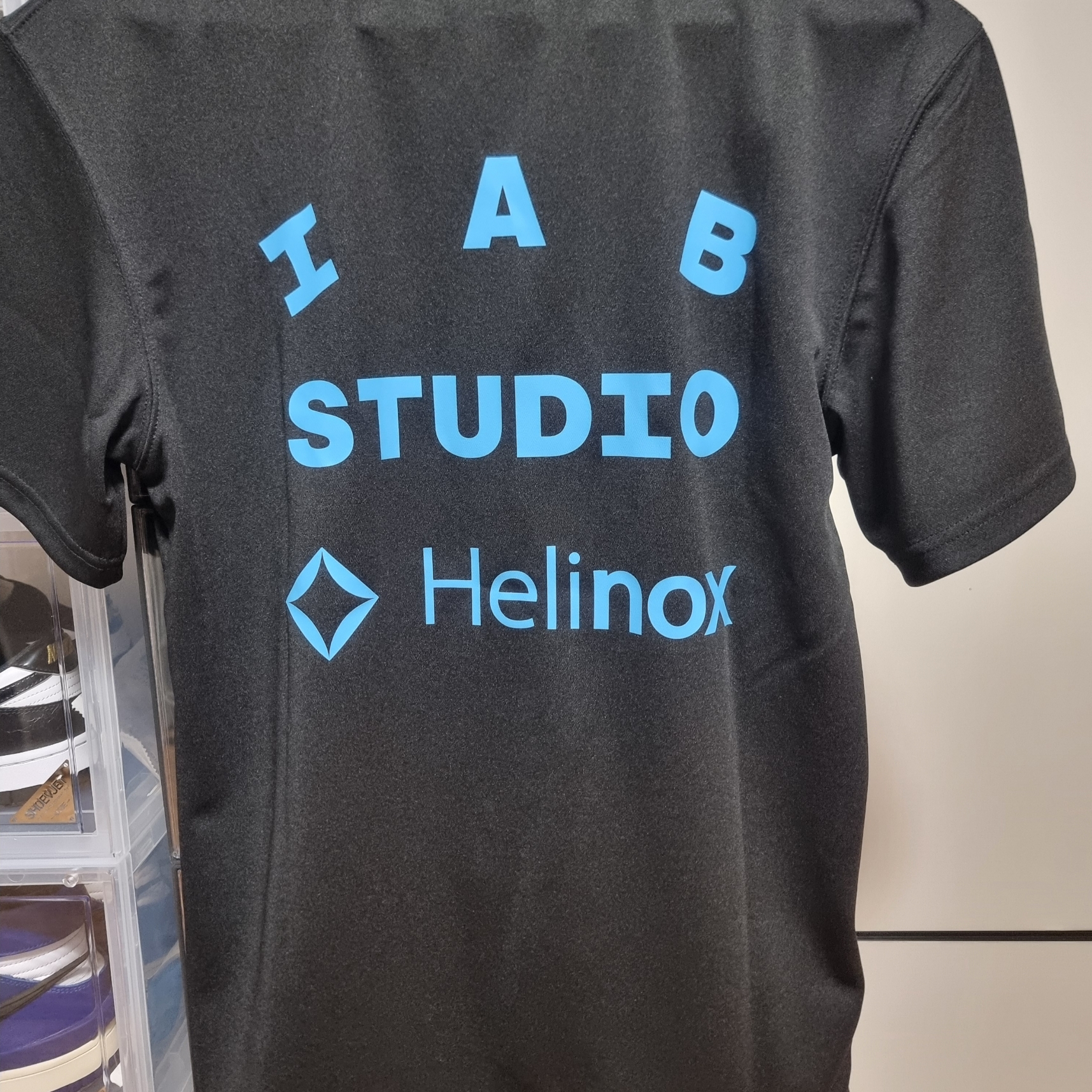 IAB Studio x Helinox T-Shirt Black 착용 스타일 - 1