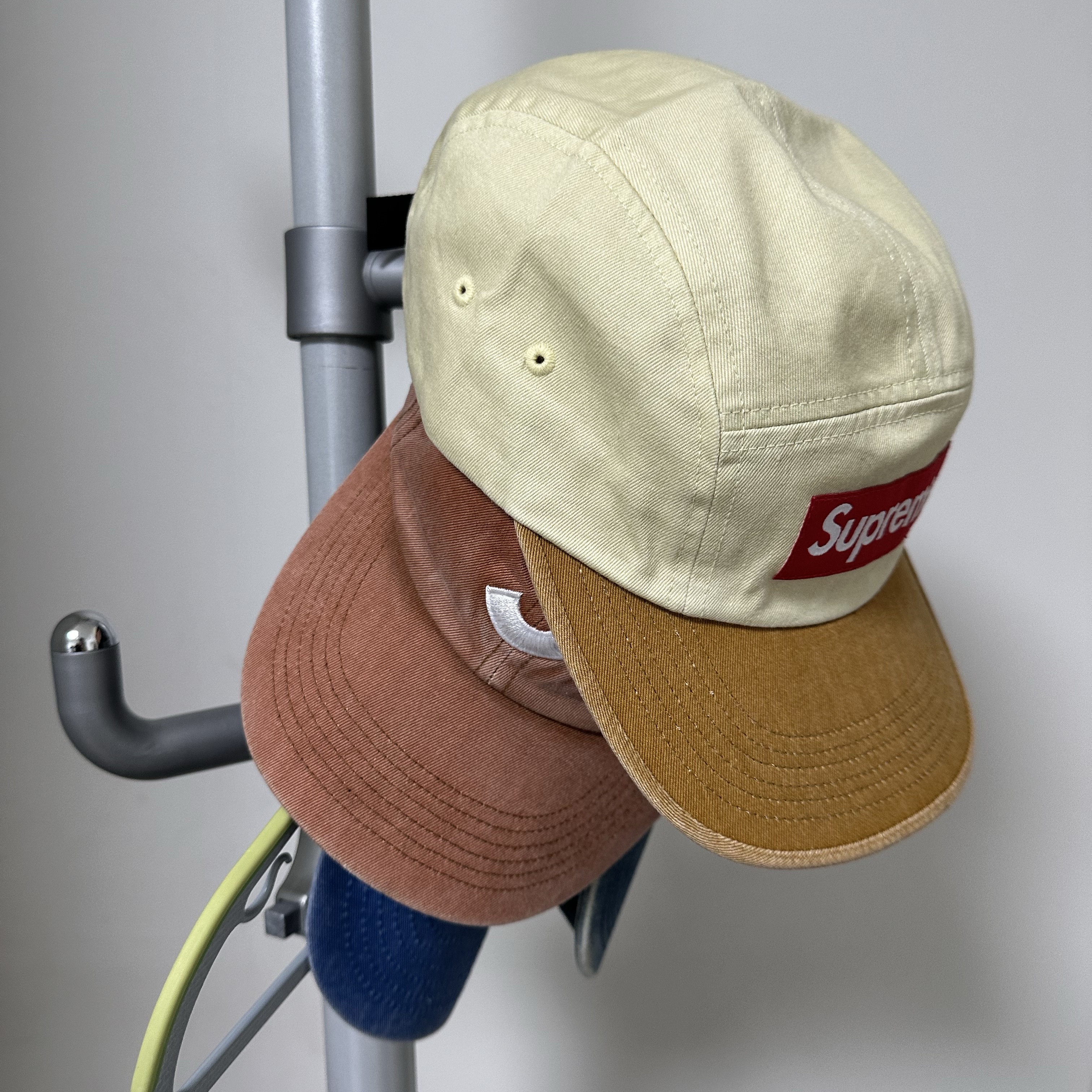 Supreme Pigment 2-Tone Camp Cap Natural - 24SS 착용 스타일