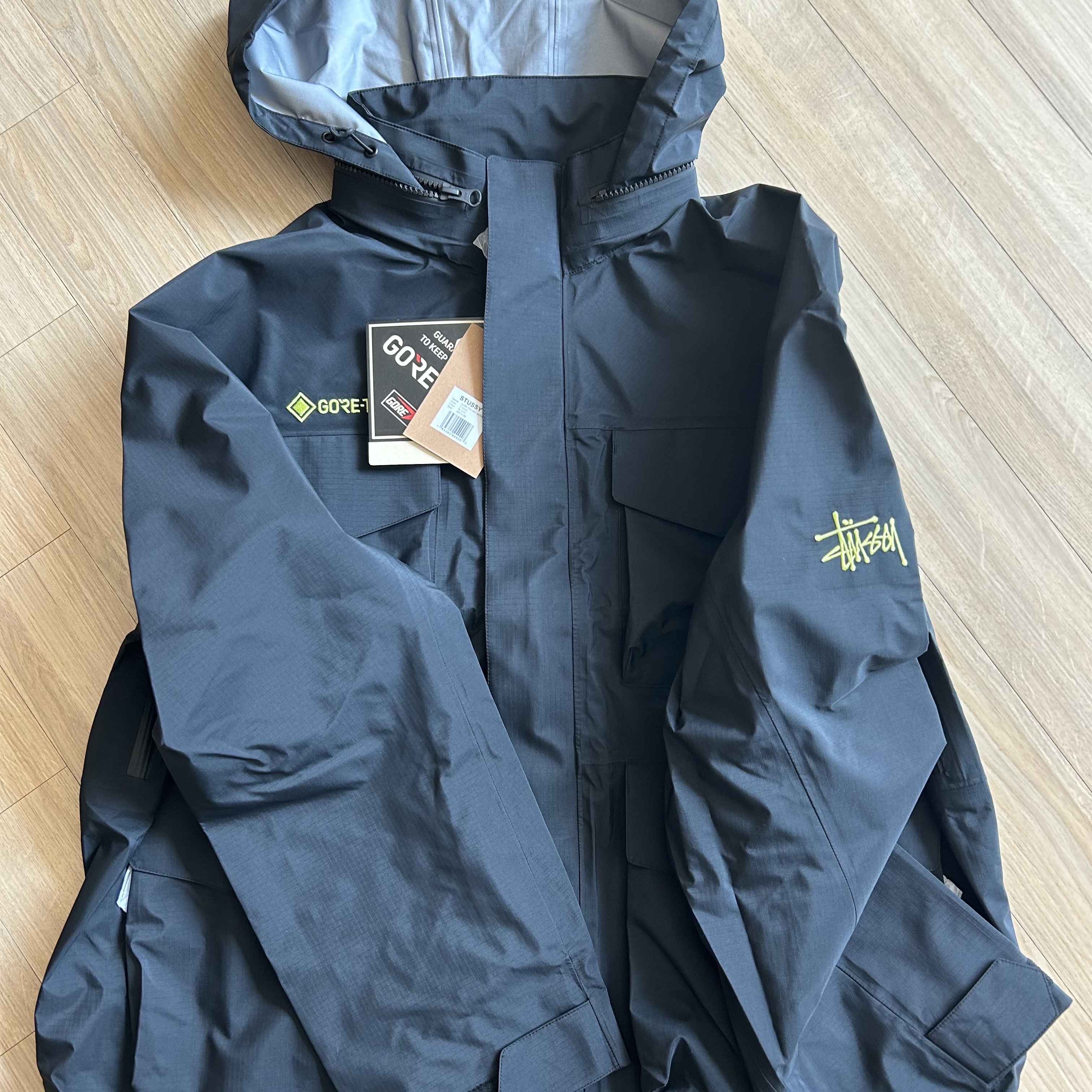 Stussy Gore-Tex M65 Jacket Black 착용 스타일 - 2