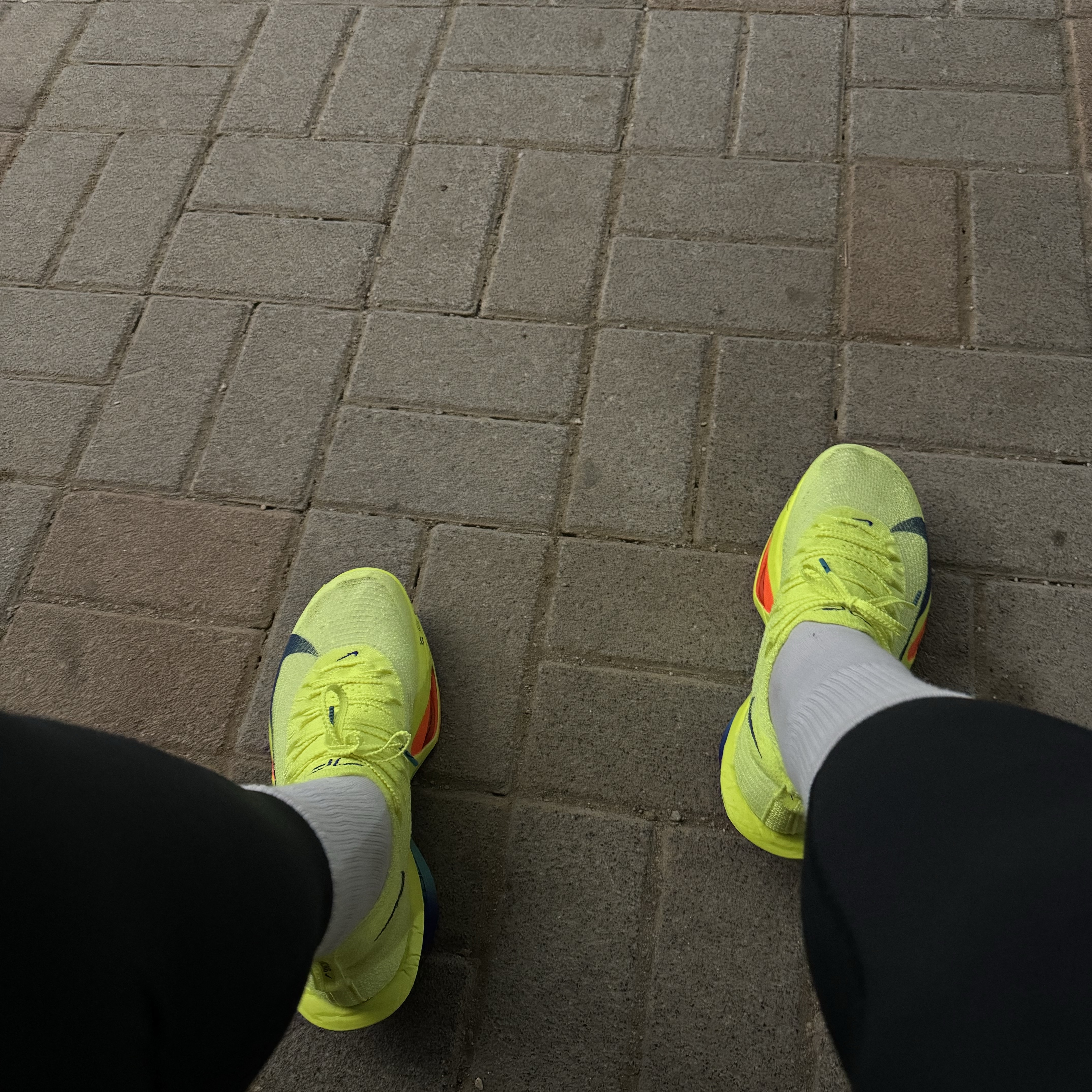Nike Air Zoom Alphafly Next% 3 Volt 착용 스타일 - 1