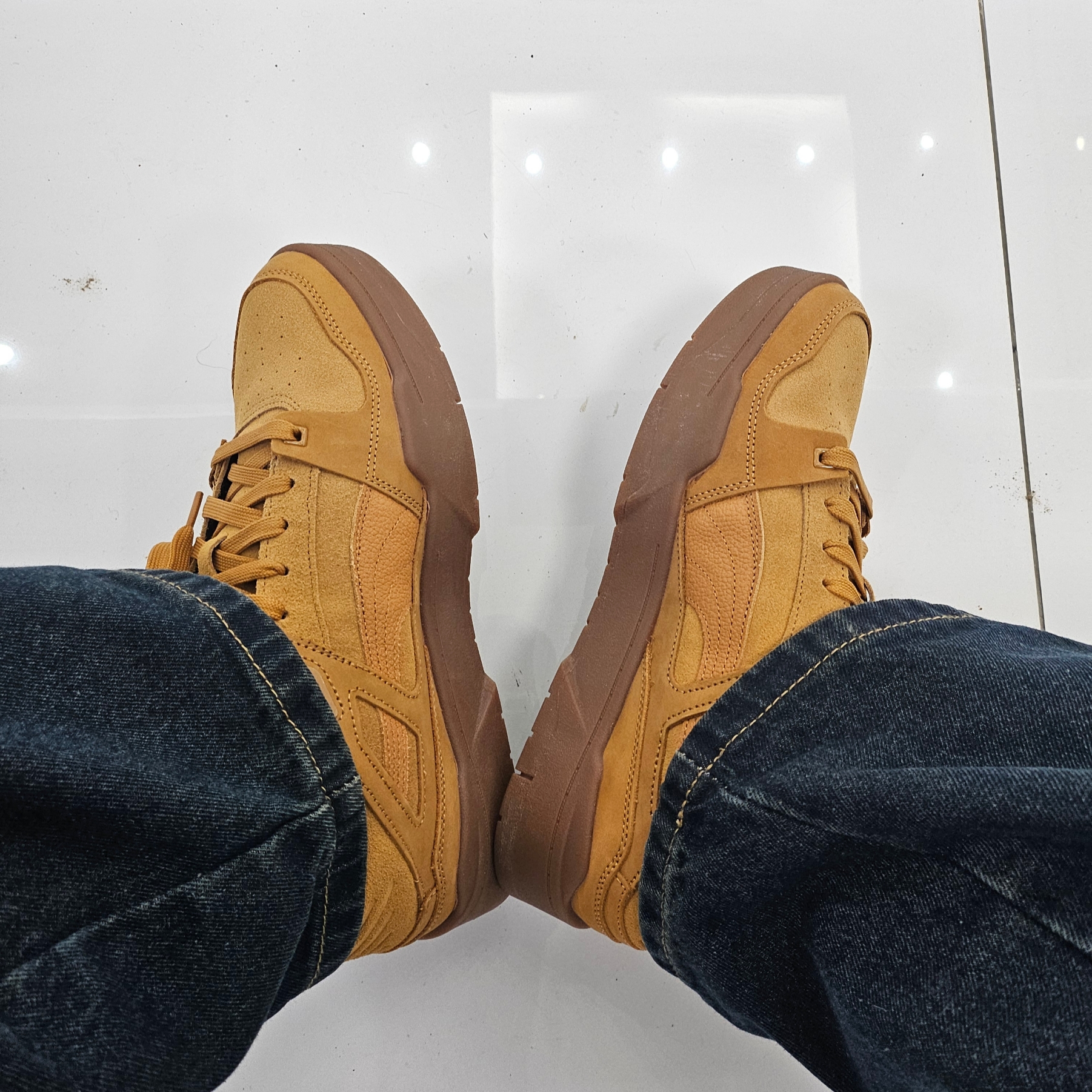 Puma Slipstream Suede Desert Tan Gum 착용 스타일 - 1
