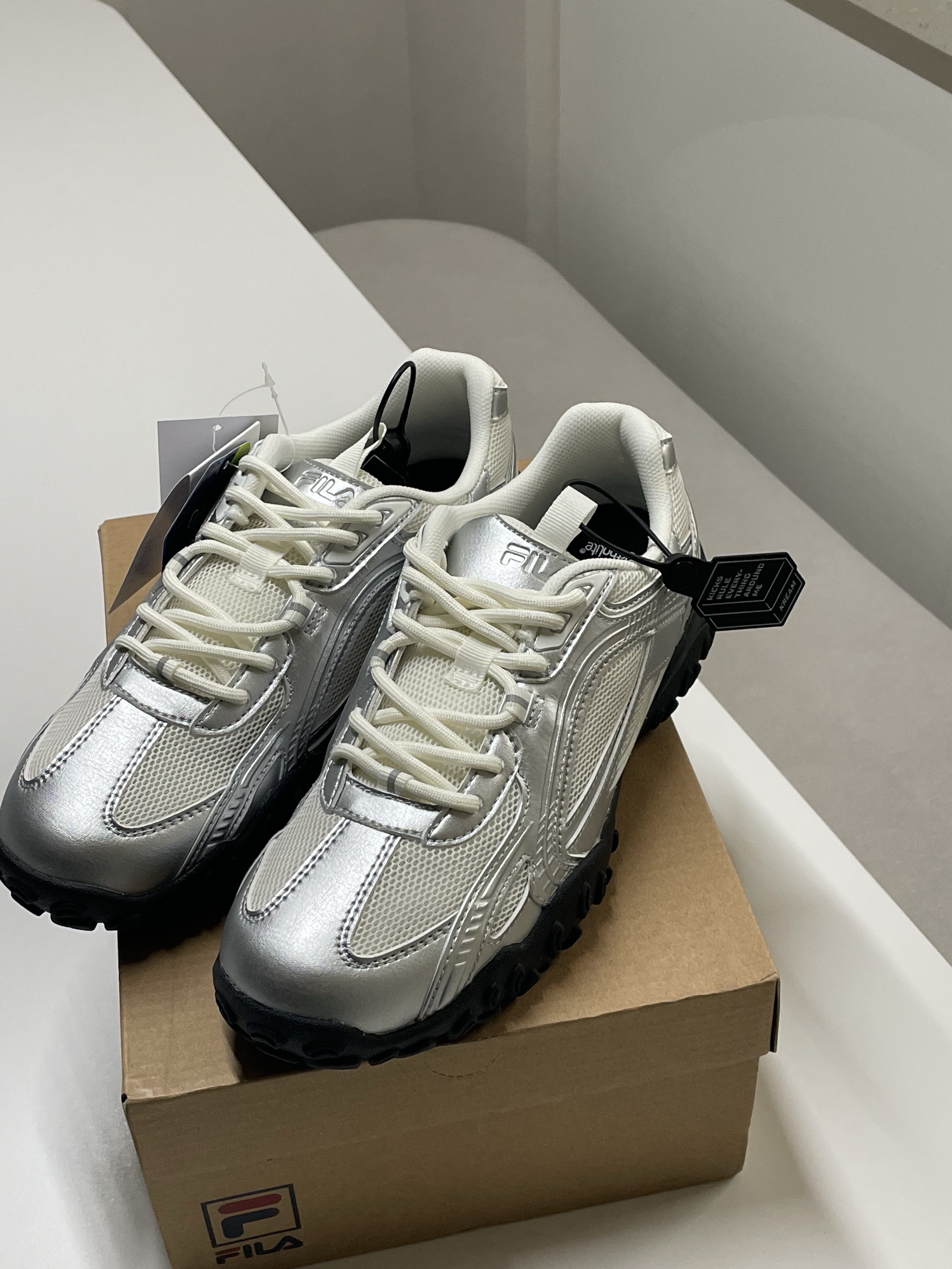 Fila Echappe MS Silver Moon 착용 스타일 - 1