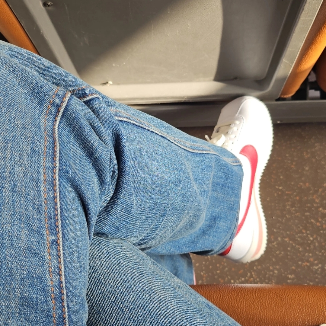 (W) Nike Cortez White Red Stardust 착용 스타일