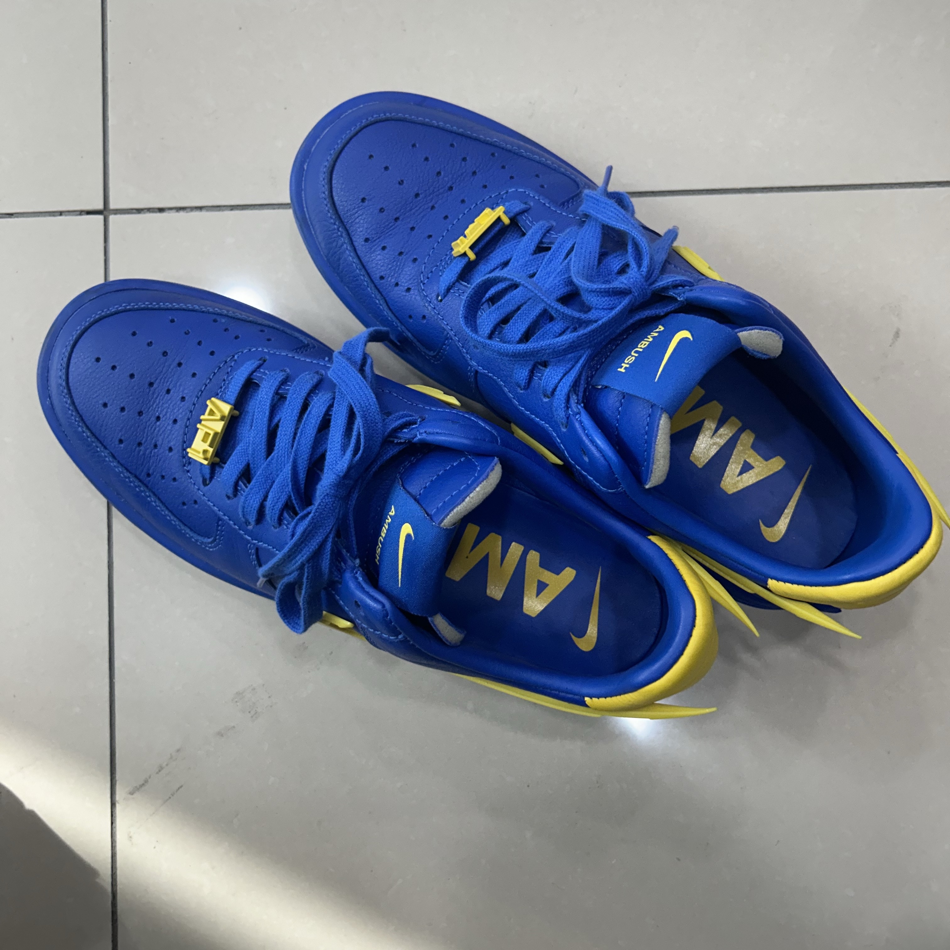Nike x Ambush Air Force 1 Low SP Game Royal and Vivid Sulfur 착용 스타일