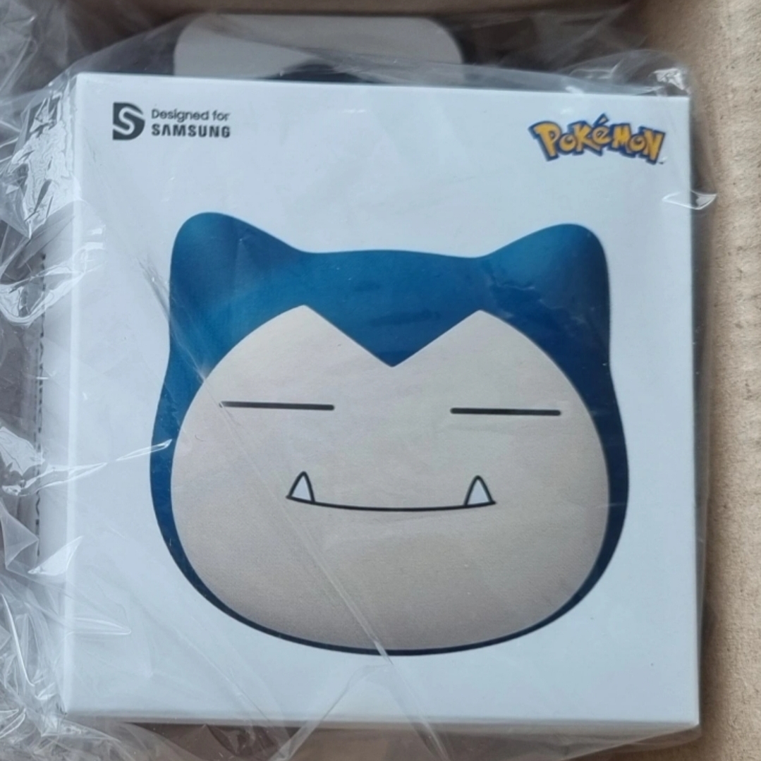 Samsung Galaxy Buds2 Pokemon Case Package Snorlax White (Korean Ver.) 착용 스타일