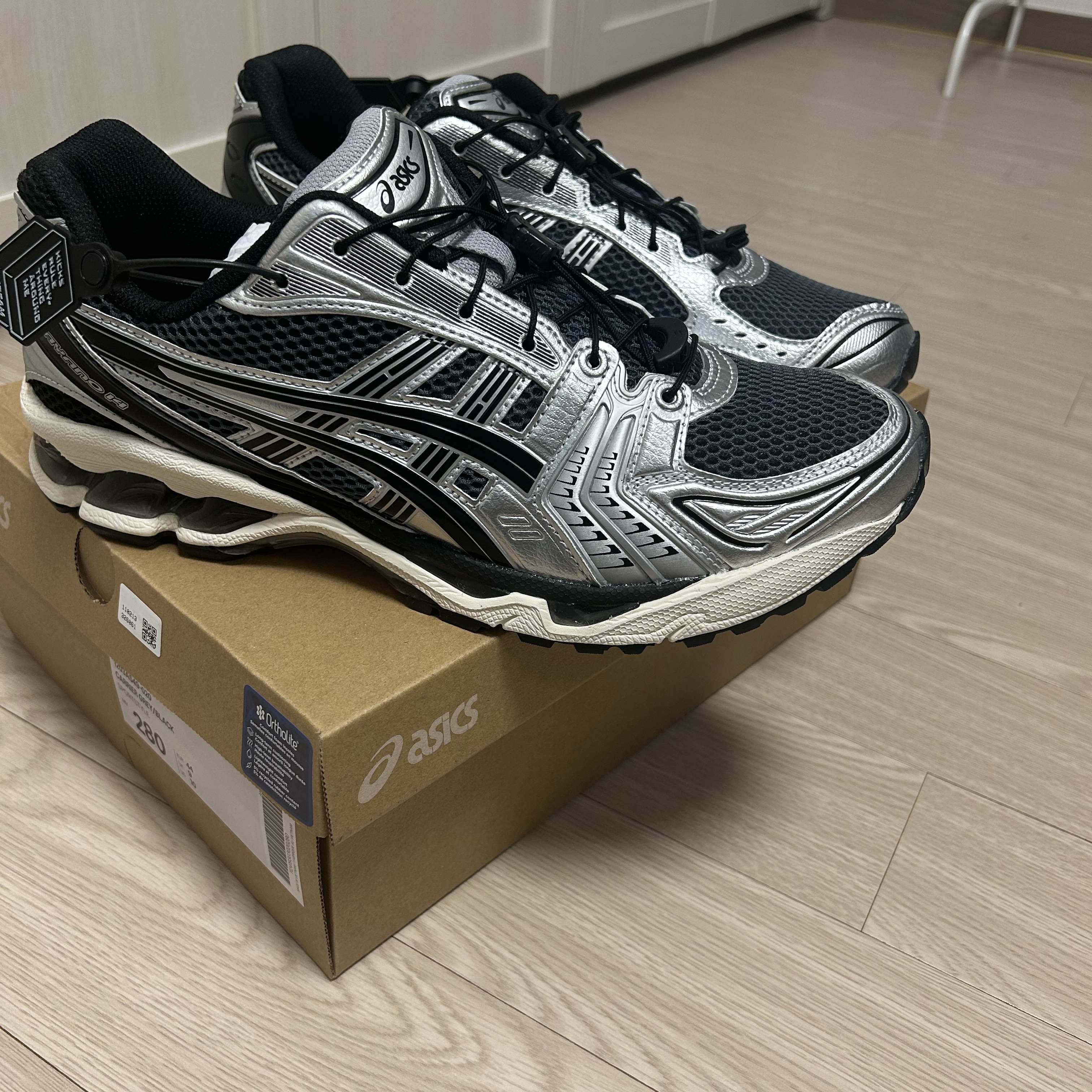Asics Unlimited Gel-Kayano 14 Carrier Grey Black, (W) Asics Gel-Kayano 14 Cream Pepper 착용 스타일 - 2