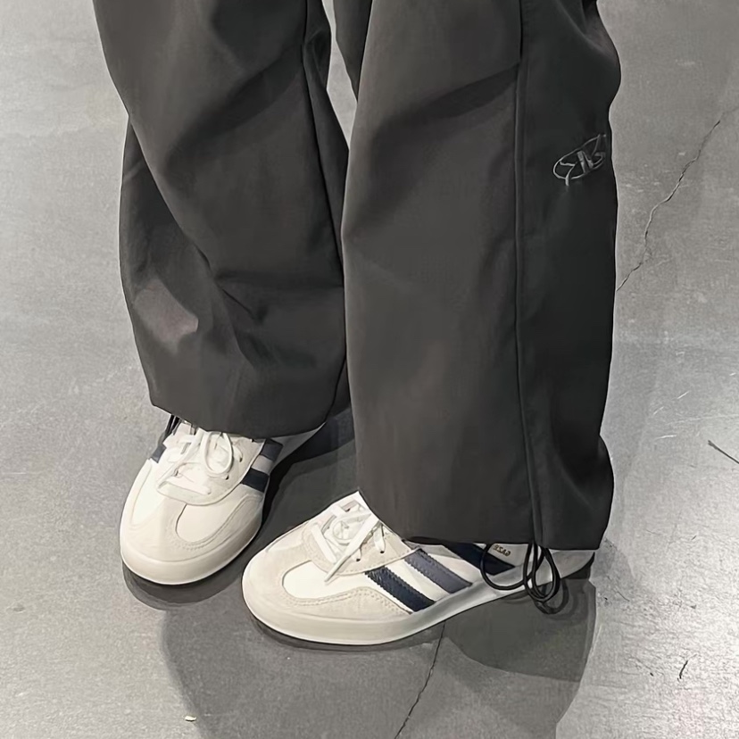 Adidas Gazelle Indoor Core White Preloved Ink 착용 스타일