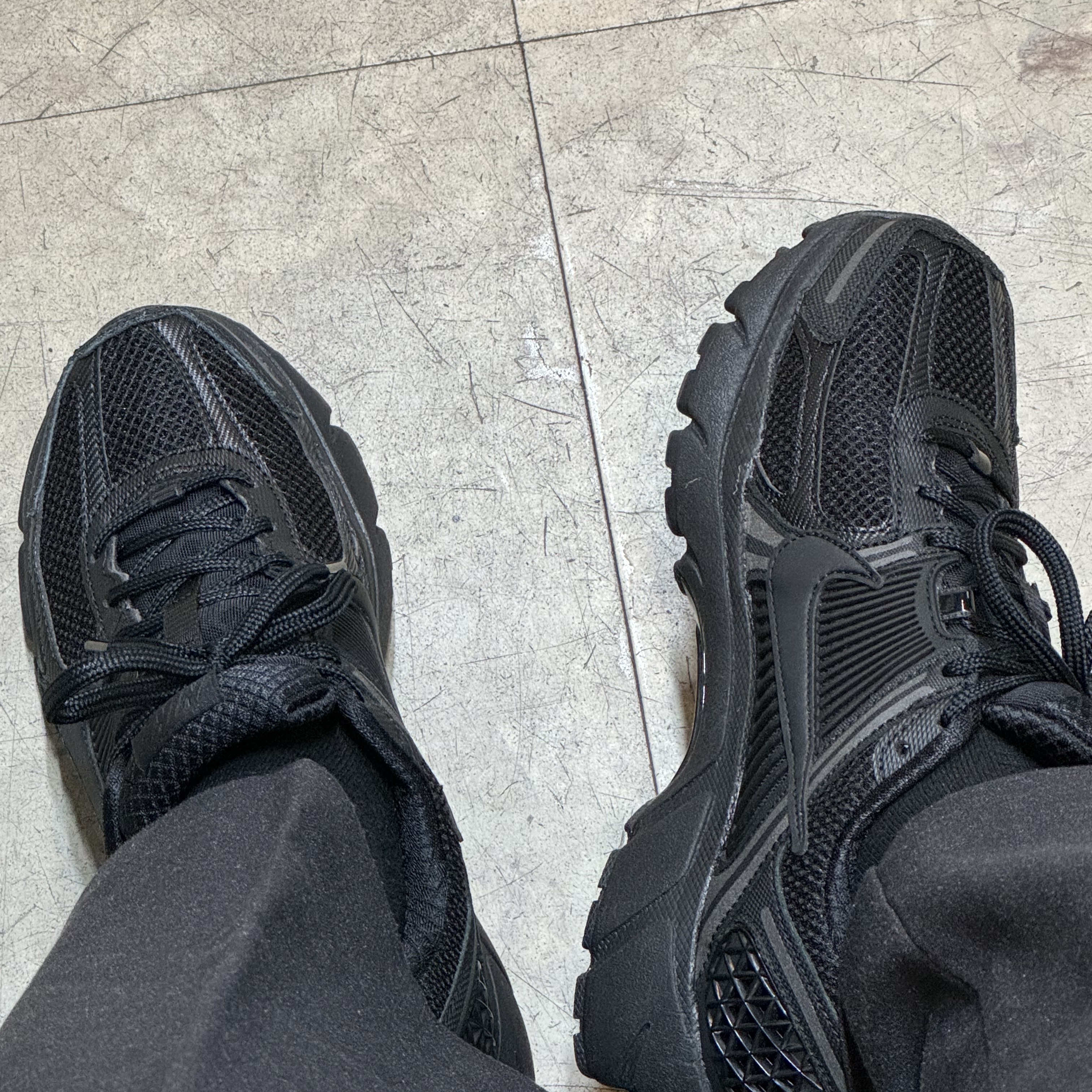 Nike Zoom Vomero 5 SP Black 착용 스타일