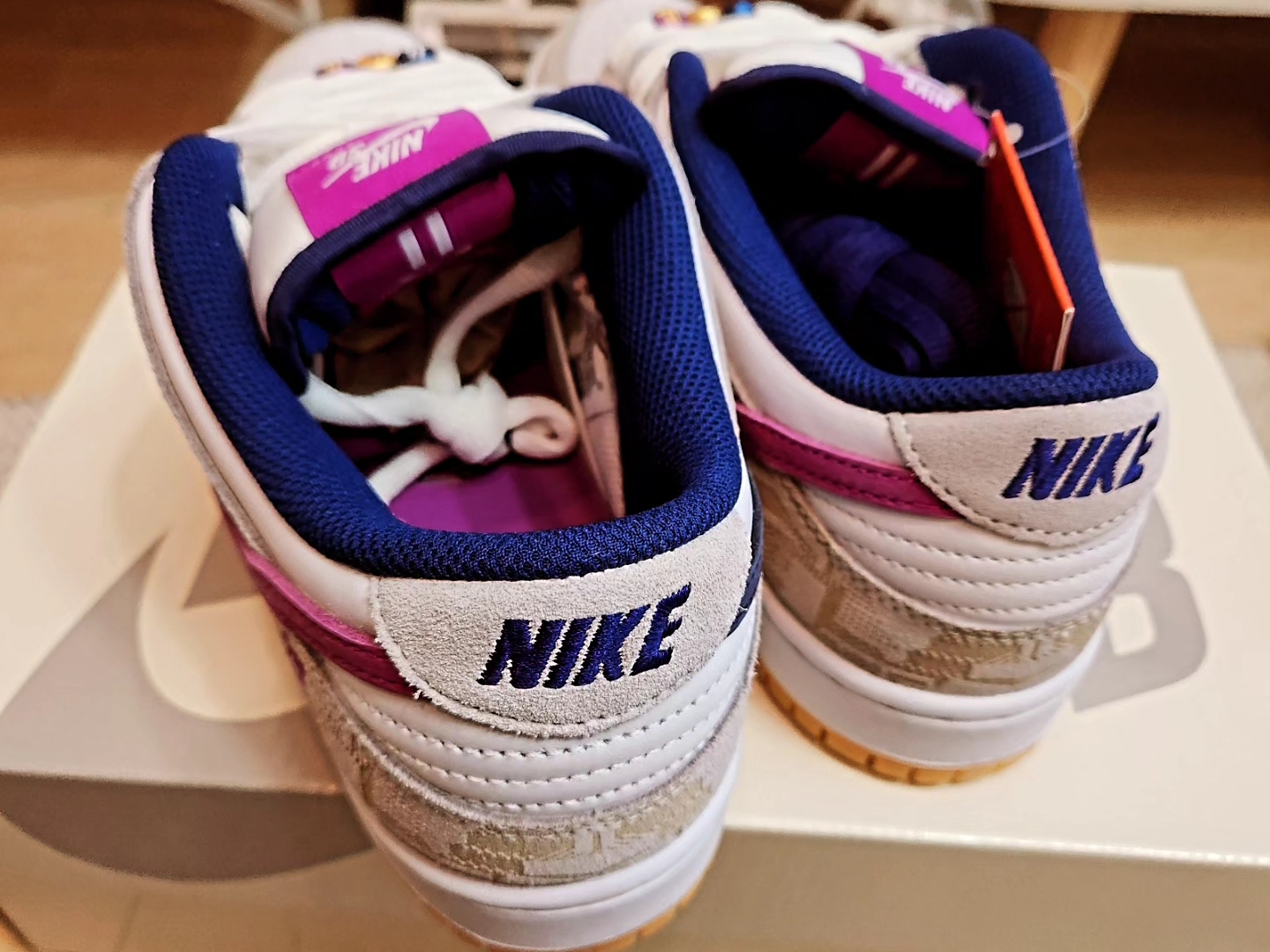 Nike x Rayssa Leal SB Dunk Low PRM Pure Platinum Vivid Purple 착용 스타일 - 5