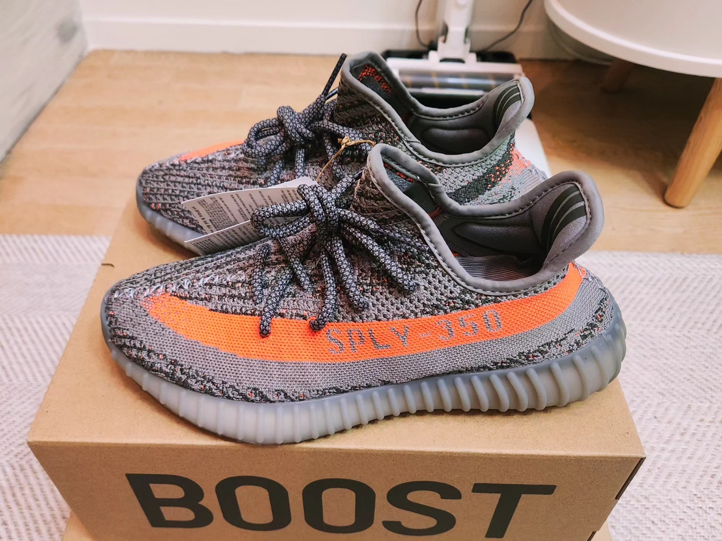 Adidas Yeezy Boost 350 V2 Beluga - Reflective 착용 스타일 - 2