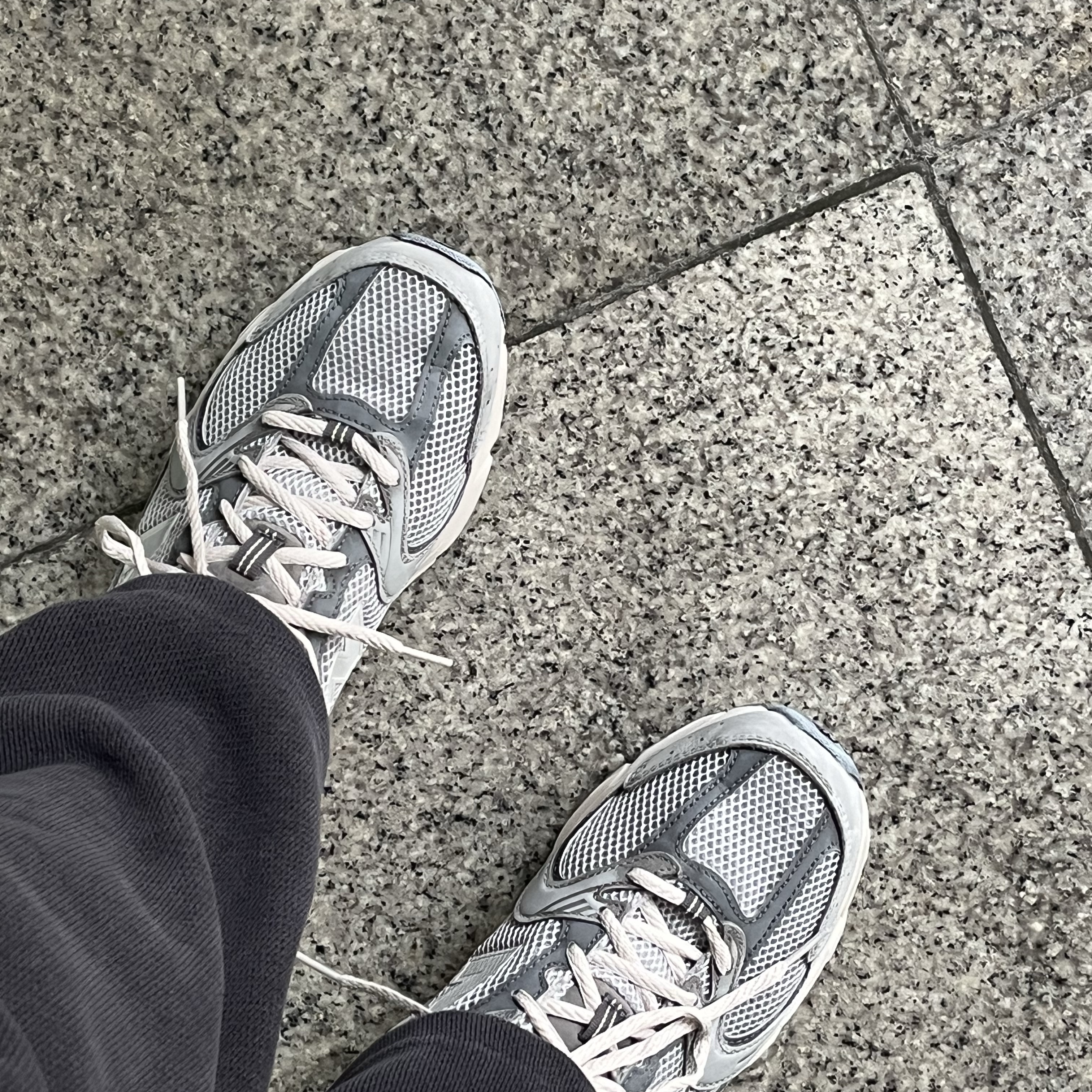 New Balance 530 Premium Vintage Grey Matter 착용 스타일 - 1