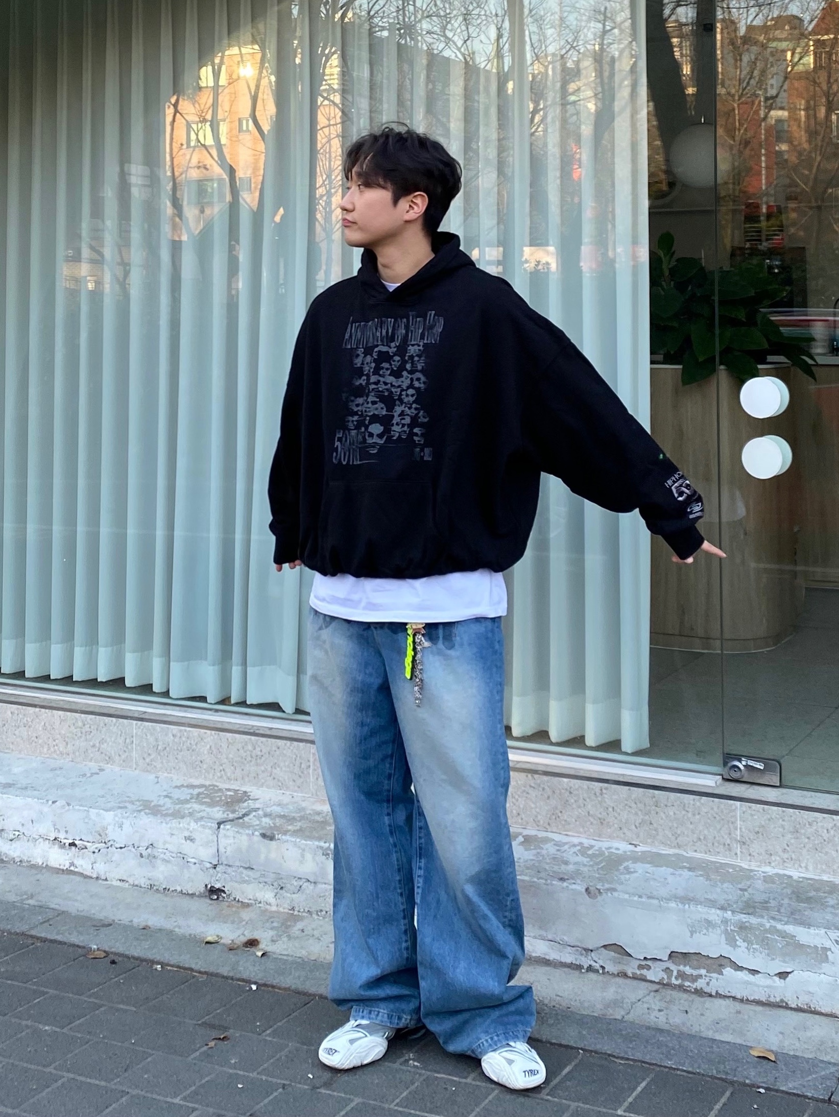 Balenciaga Tyrex Sneakers Black White, Undermycar 50th of Hiphop Anniversary Oversized Hoodie Real Black 착용 스타일 - 1