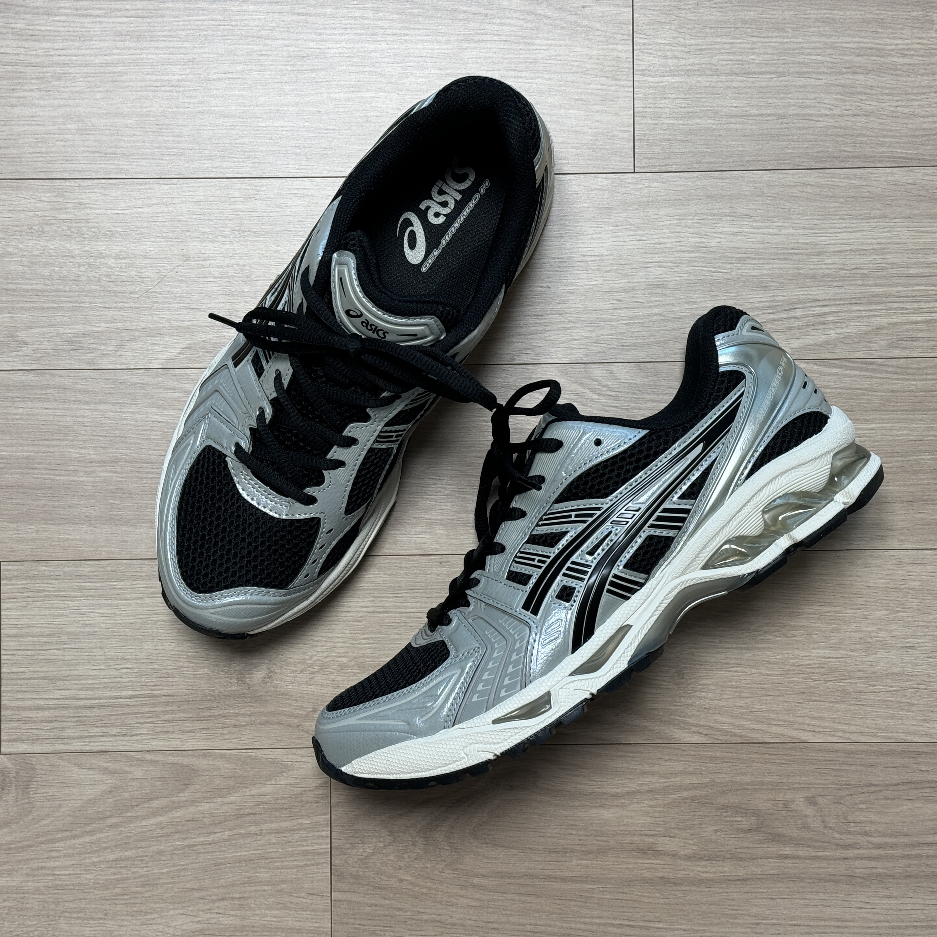Asics Gel-Kayano 14 Black Seal Grey 착용 스타일 - 3