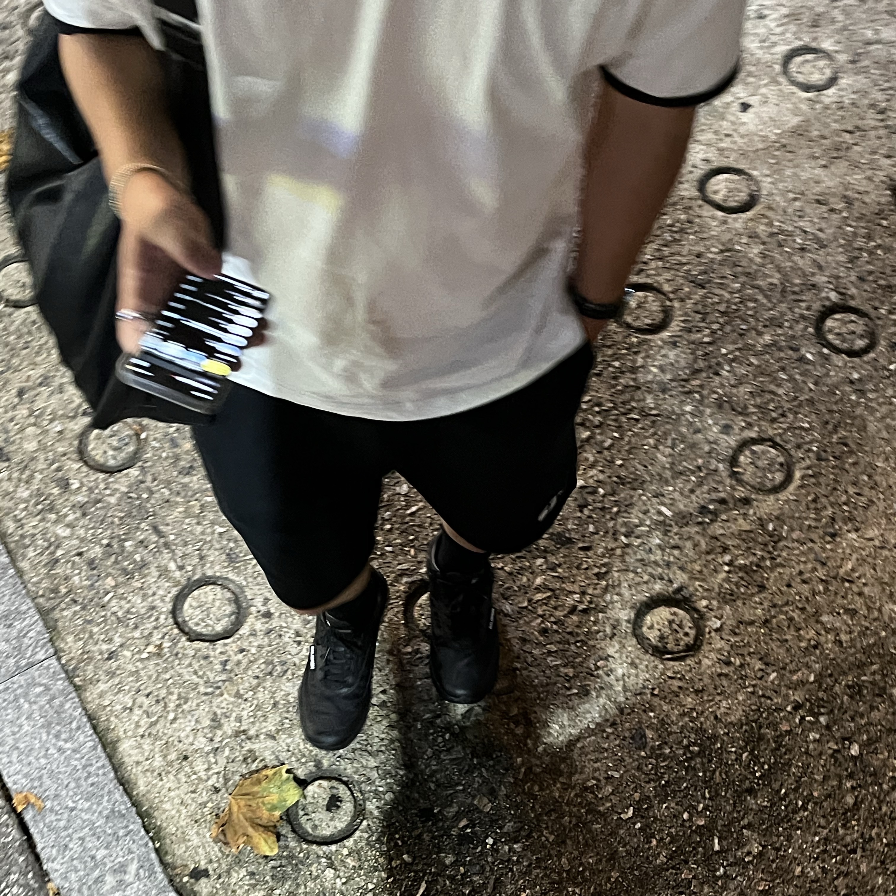 Salomon x Comme des Garcons SR90 Black 착용 스타일 - 1