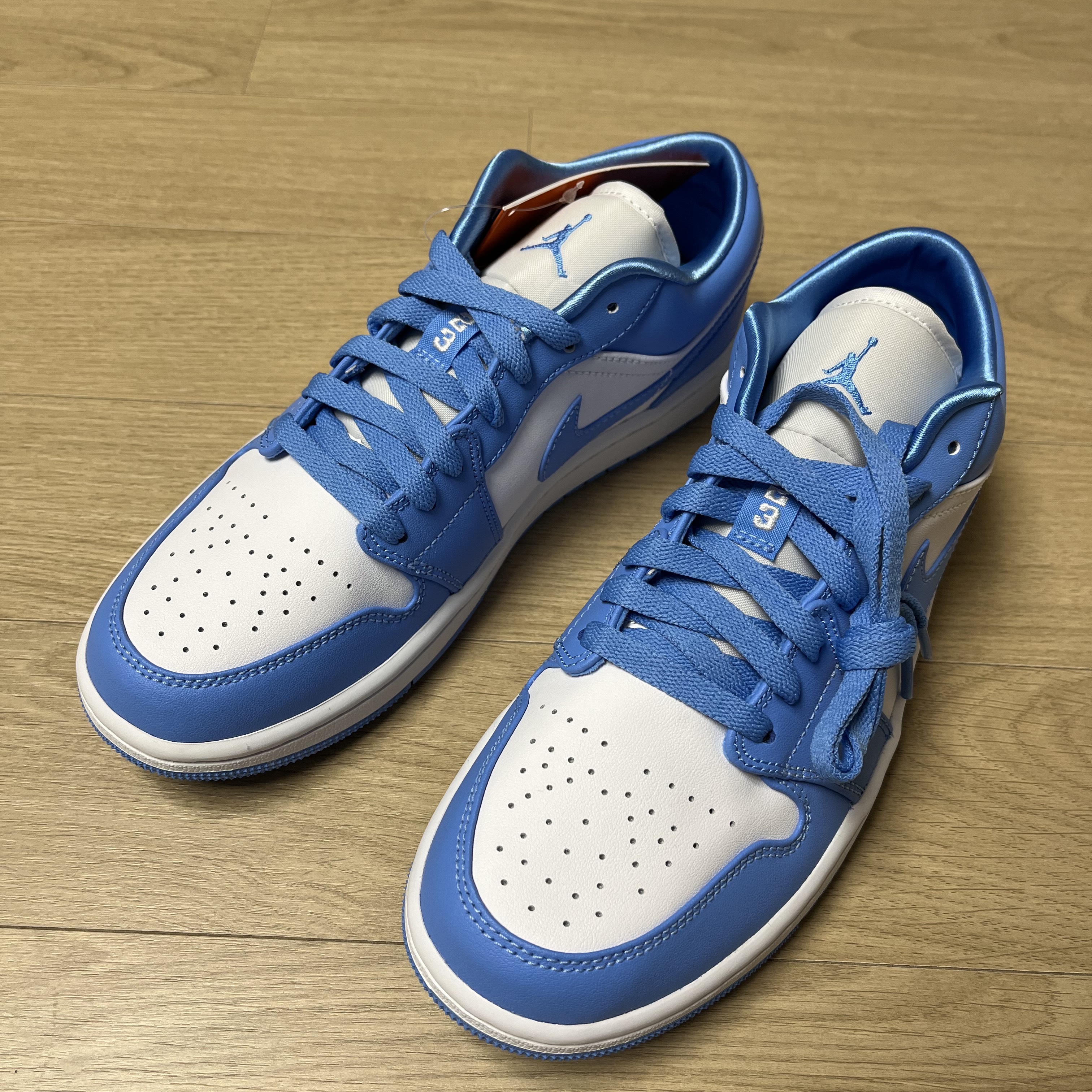 (W) Jordan 1 Low UNC University Blue 착용 스타일 - 1