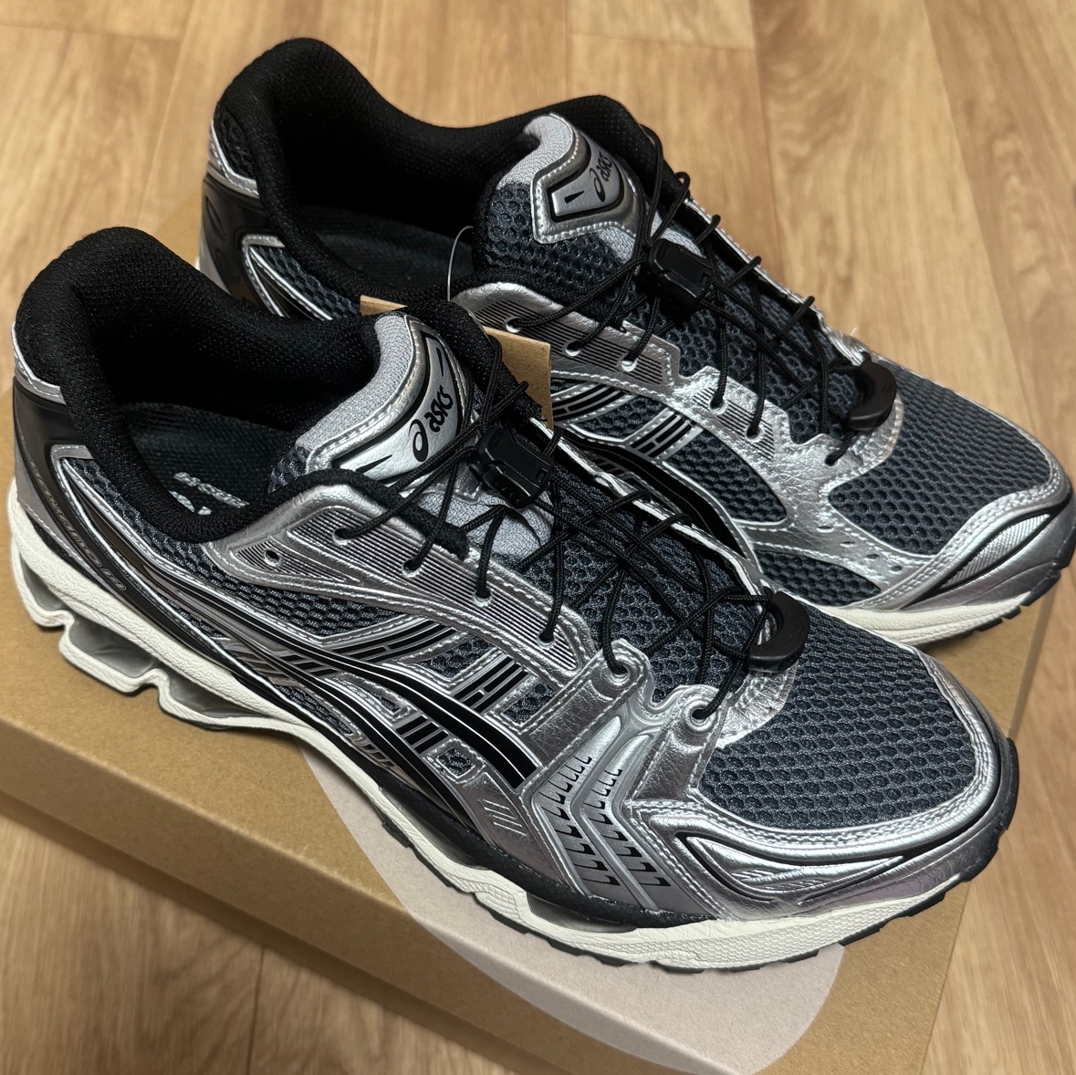 Asics Unlimited Gel-Kayano 14 Carrier Grey Black 착용 스타일