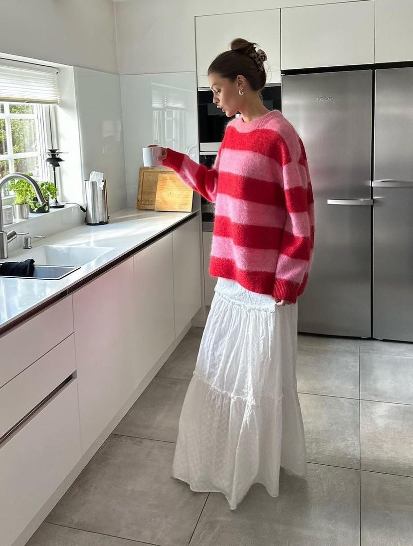 [KREAM 단독] Maison Cleo Women White Cotton English Embroidered Flared Mid-Length Skirt White, Saenginstudios Corset Shirring Ruffle Skirt White 착용 스타일 - 3
