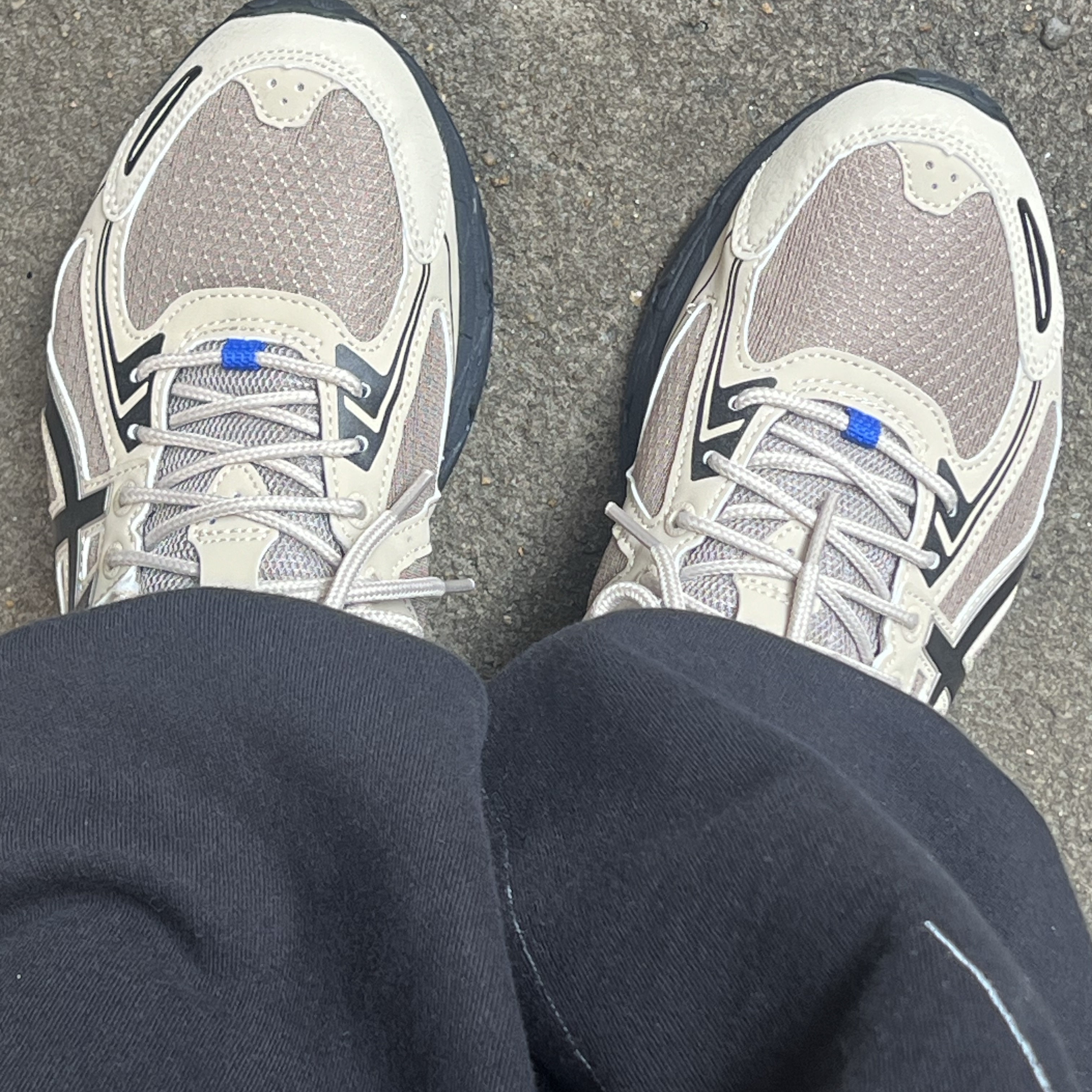 Asics Gel-Venture 6 SPS Pepper Black 착용 스타일 - 2