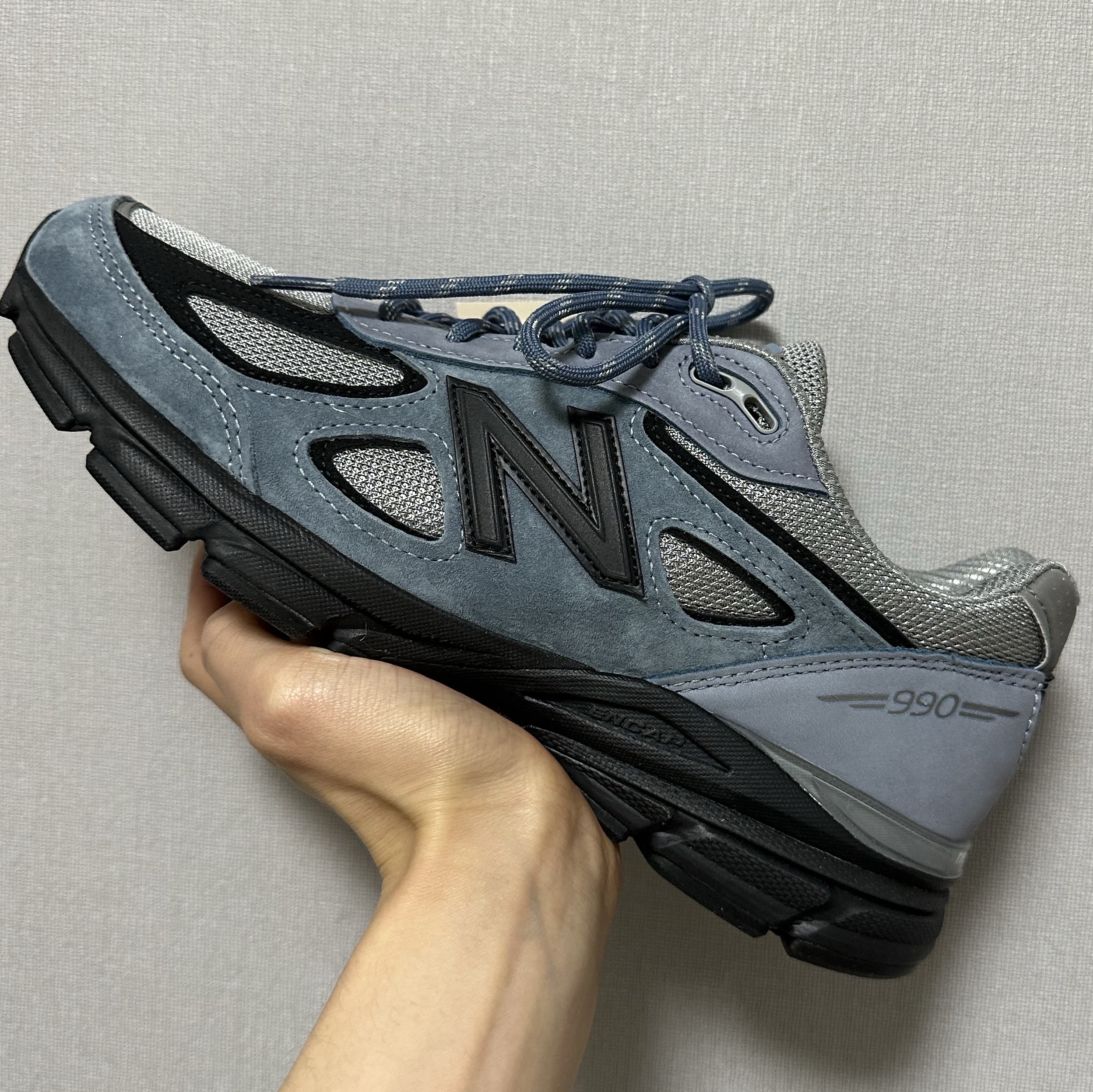 New Balance 990v4 Made in USA Arctic Grey 착용 스타일