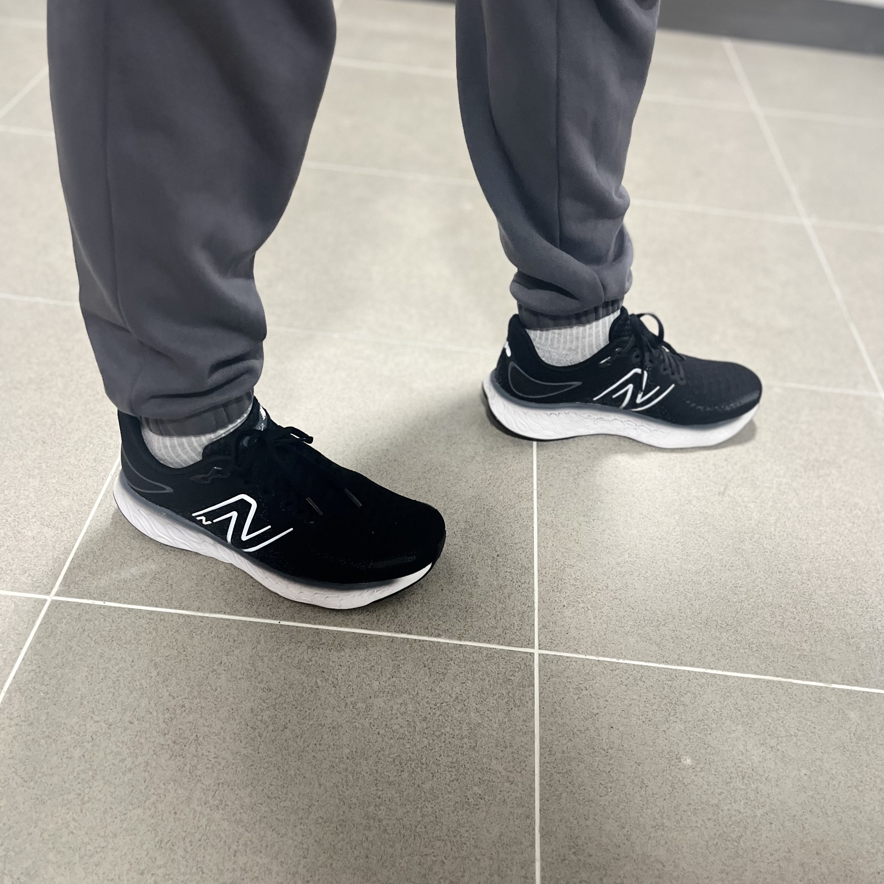 New Balance Fresh Foam X 1080v12 Black - 4E Extra Wide 착용 스타일