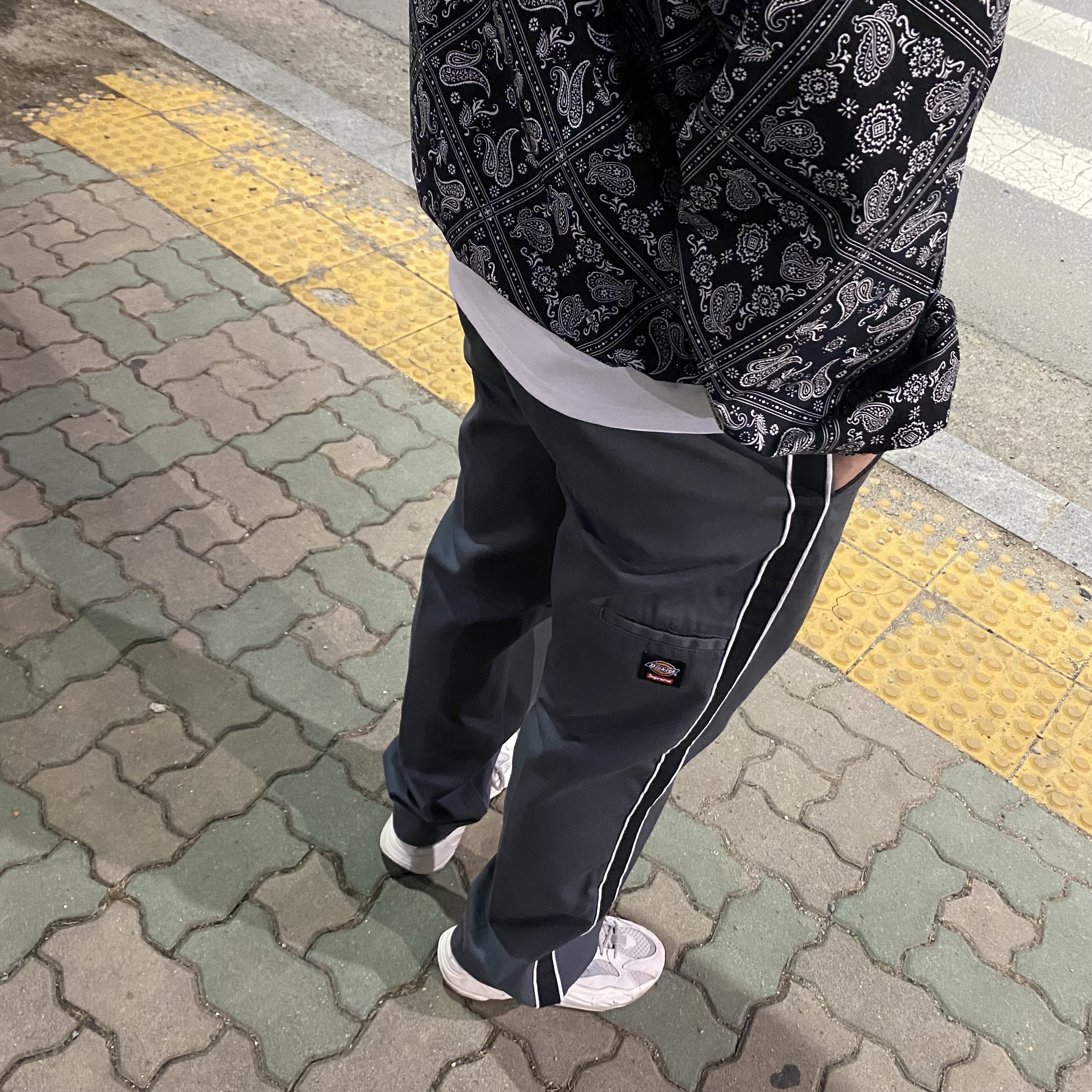 Supreme x Dickies Stripe 874 Work Pants Charcoal - 22SS 착용 스타일
