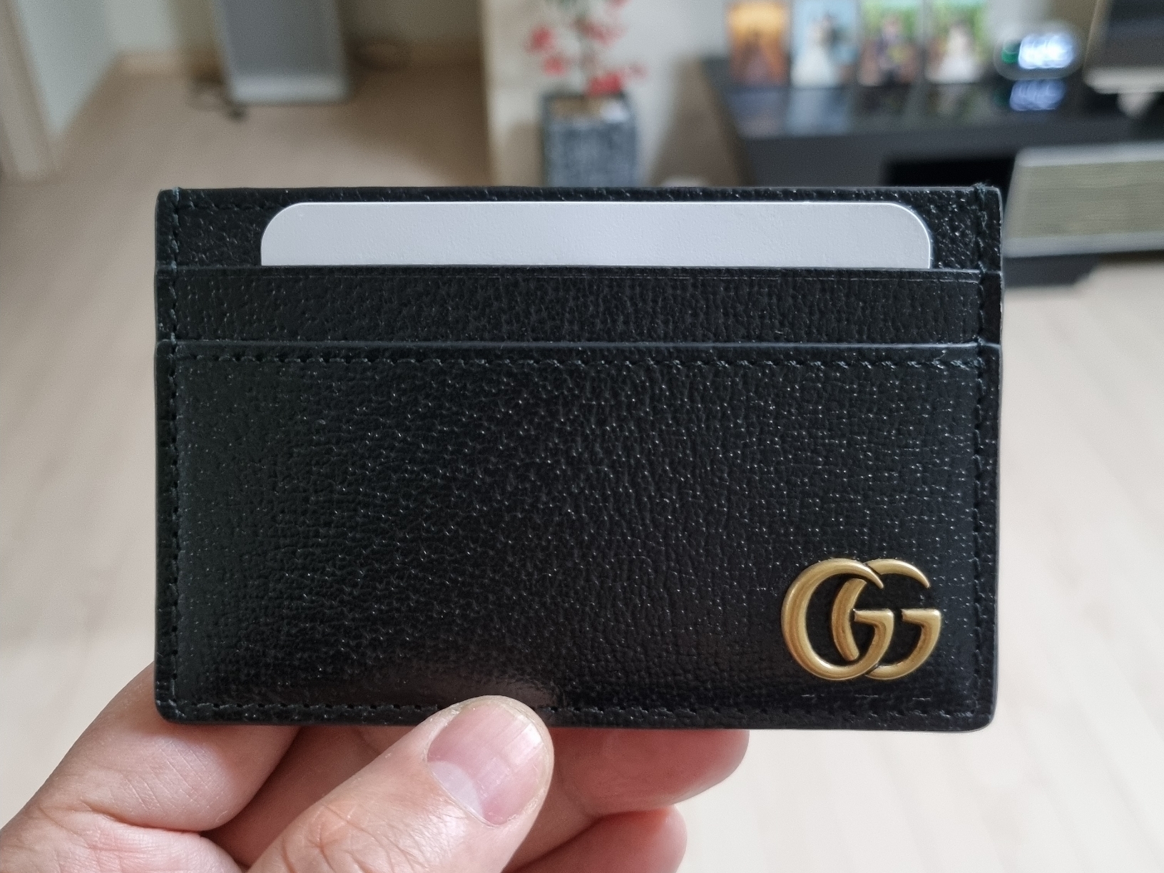 Gucci GG Marmont Leather Card Case Black 착용 스타일