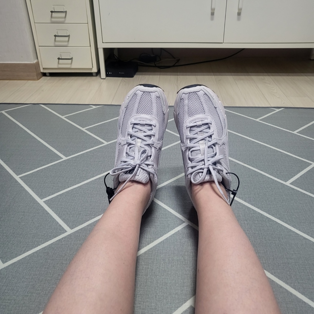 Nike Zoom Vomero 5 SP Vast Grey 2023 착용 스타일 - 1