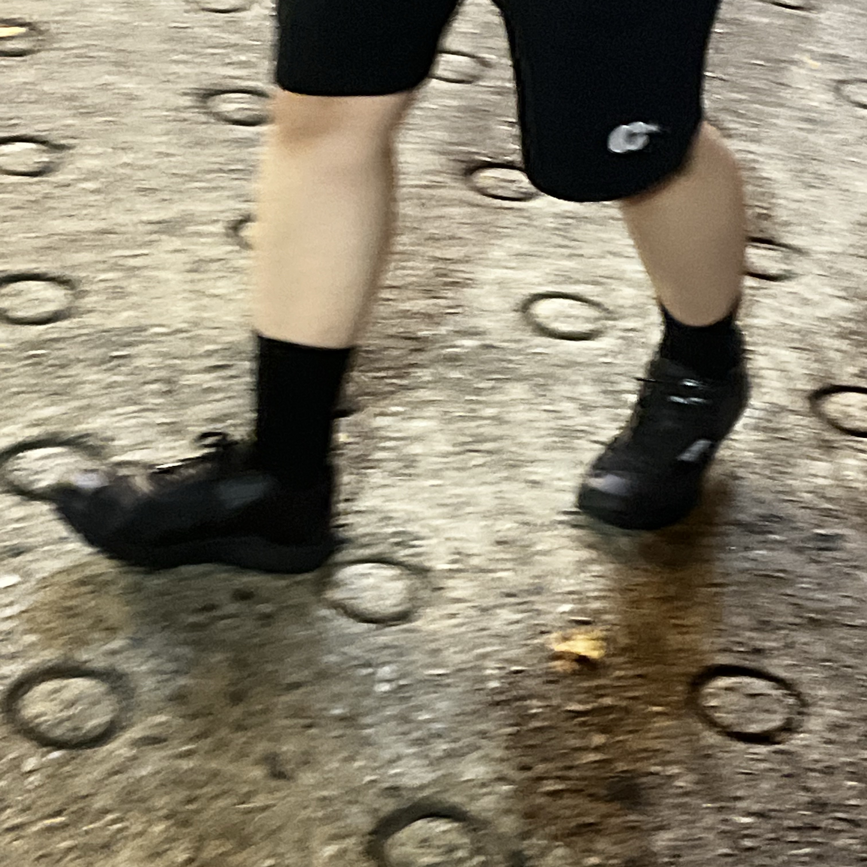 Salomon x Comme des Garcons SR90 Black 착용 스타일 - 2