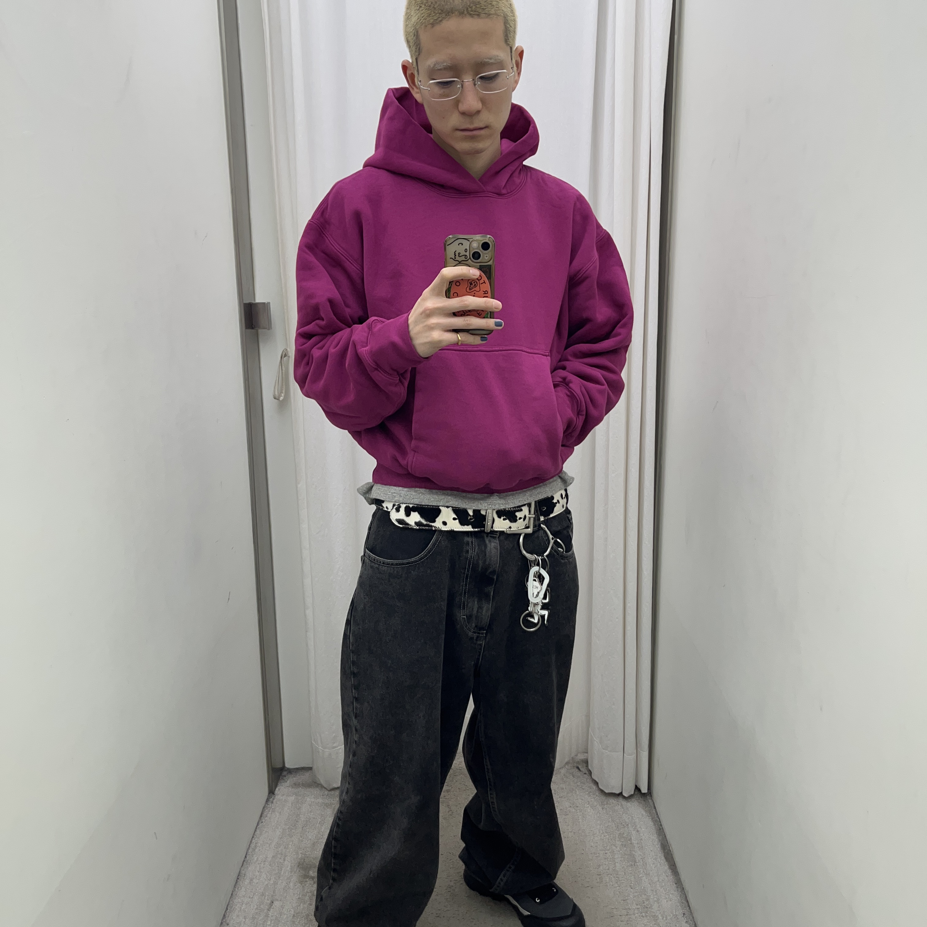 Yeezy Gap Hoodie Purple 착용 스타일