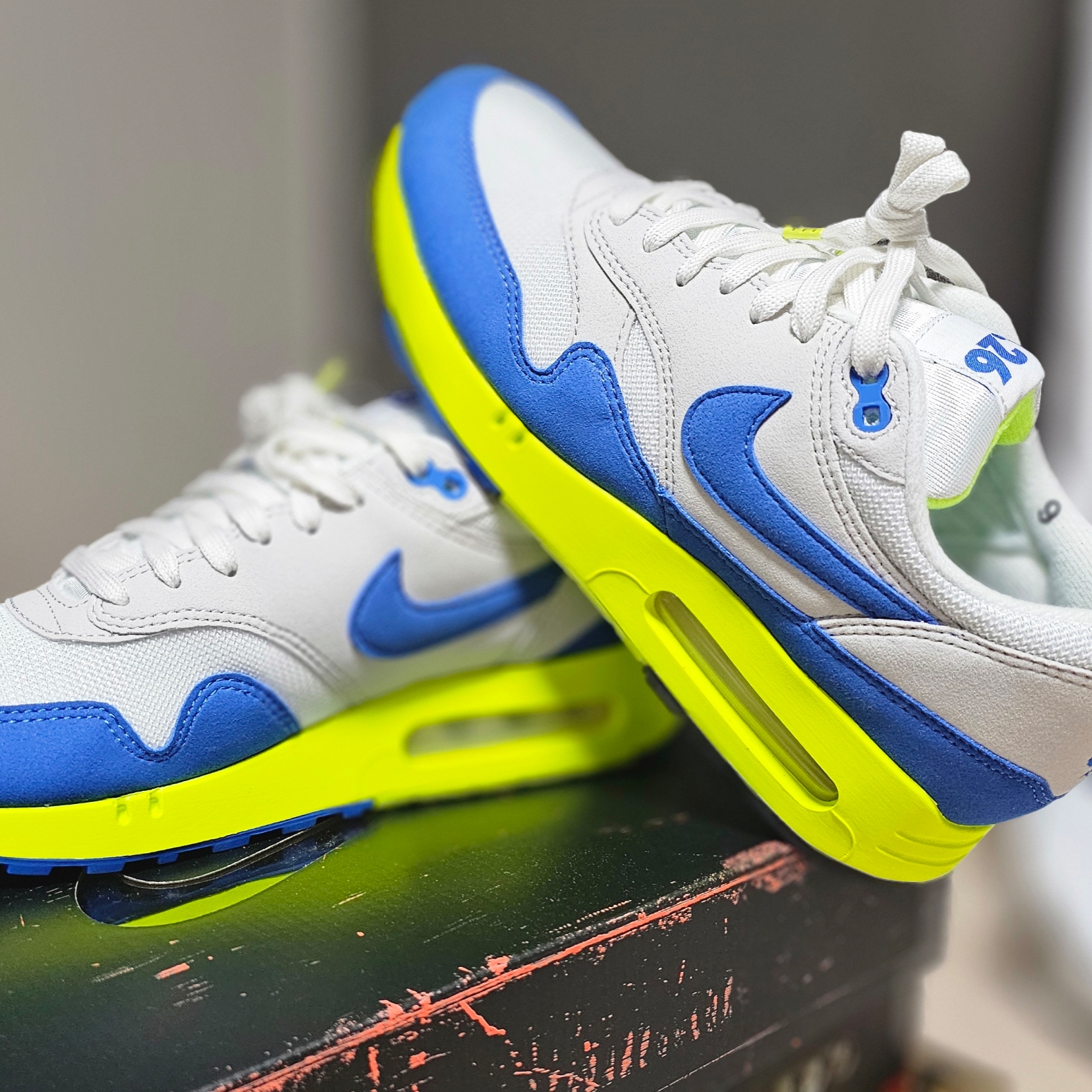 Nike Air Max 1 '86 OG Royal Volt 착용 스타일 - 3