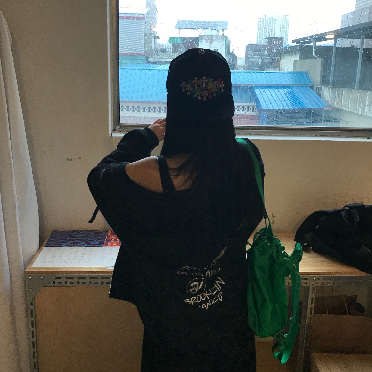 Chrome Hearts Multi Color Cross Mesh Trucker Hat Black, Stussy World Tour Zip Hoodie Black 2023 착용 스타일 - 2