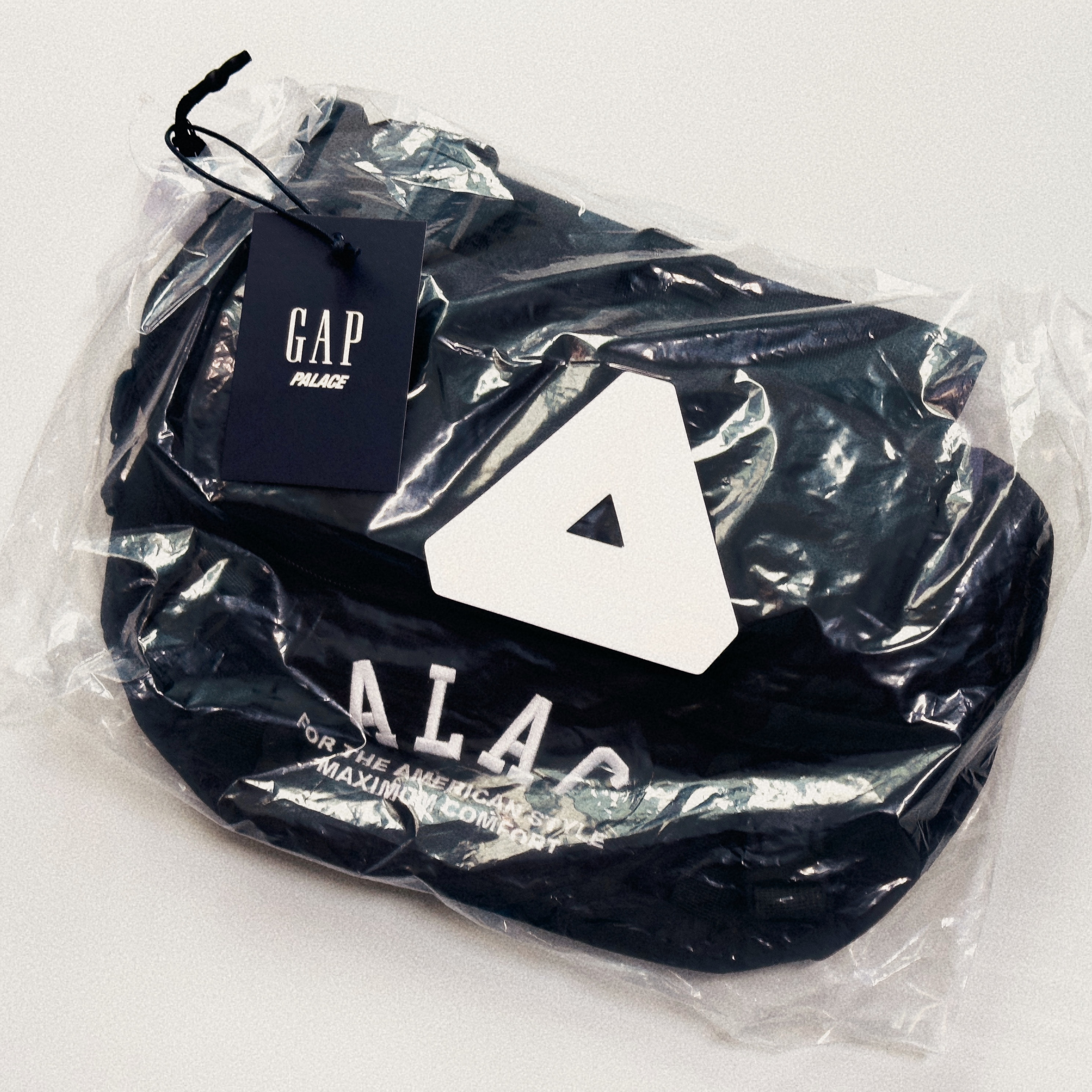 Palace x Gap Backpack Black - 24SS 착용 스타일 - 2