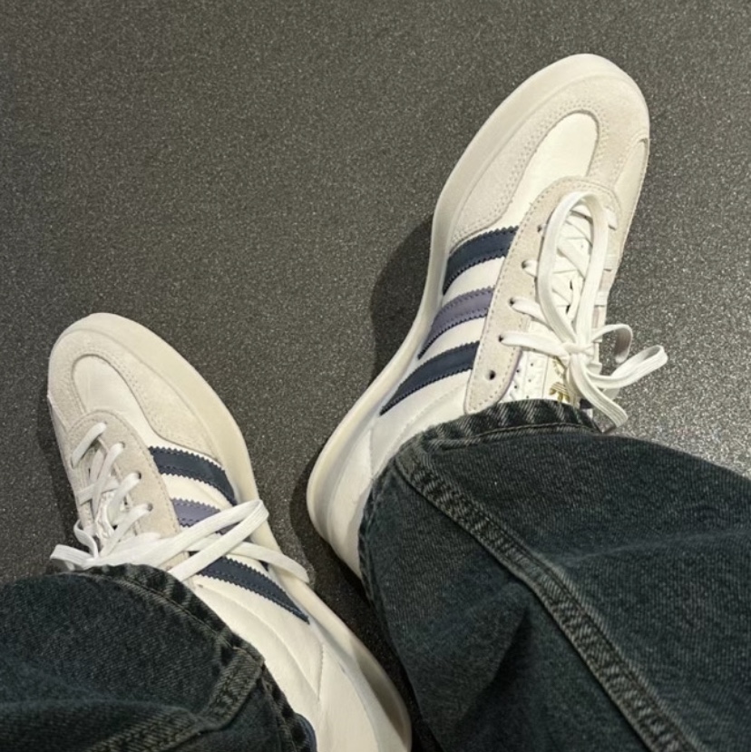 Adidas Gazelle Indoor Core White Preloved Ink 착용 스타일