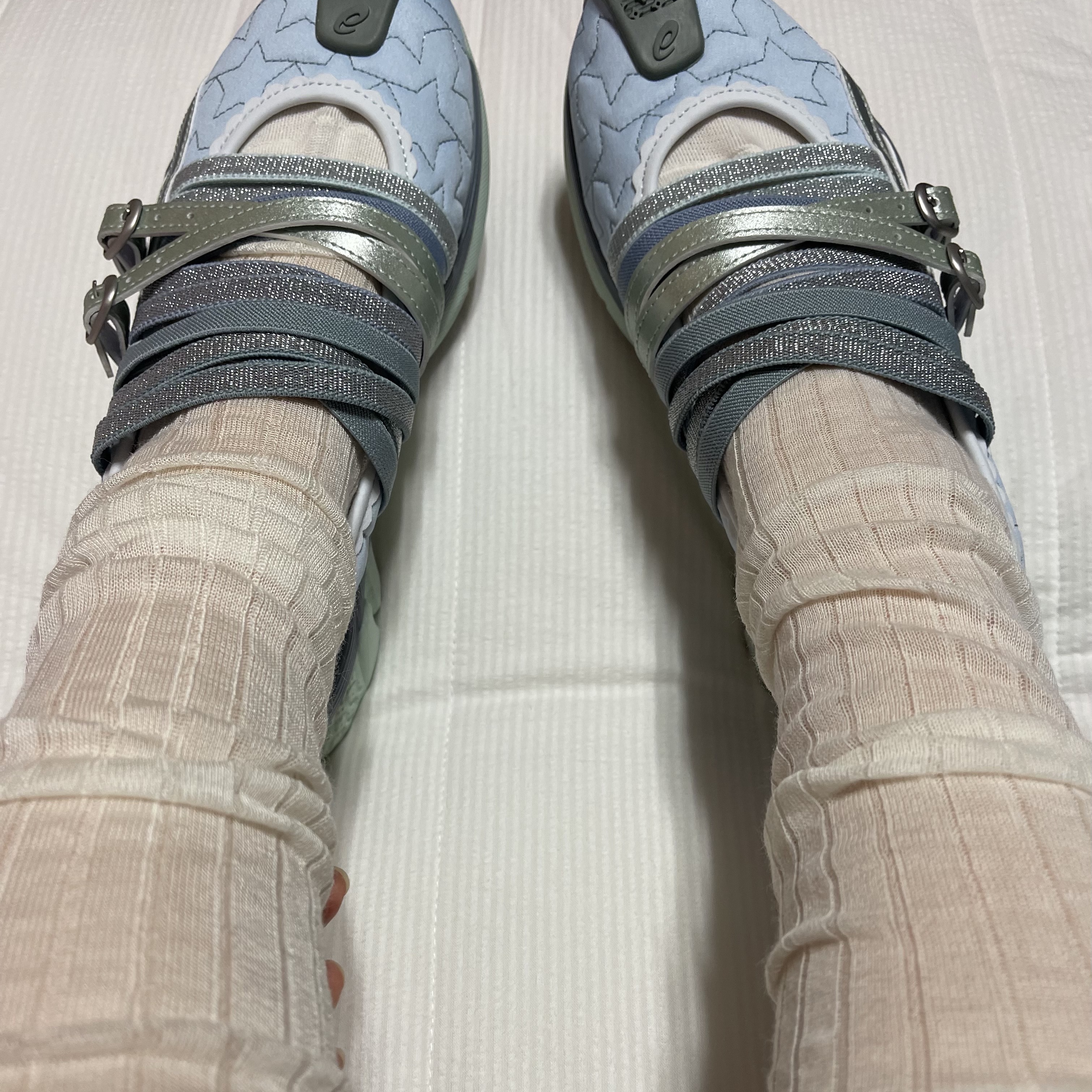 (W) Asics x Kiko Kostadinov x Heaven by Marc Jacobs Gel-Lokros Faded Denim Pale Aqua 착용 스타일 - 2
