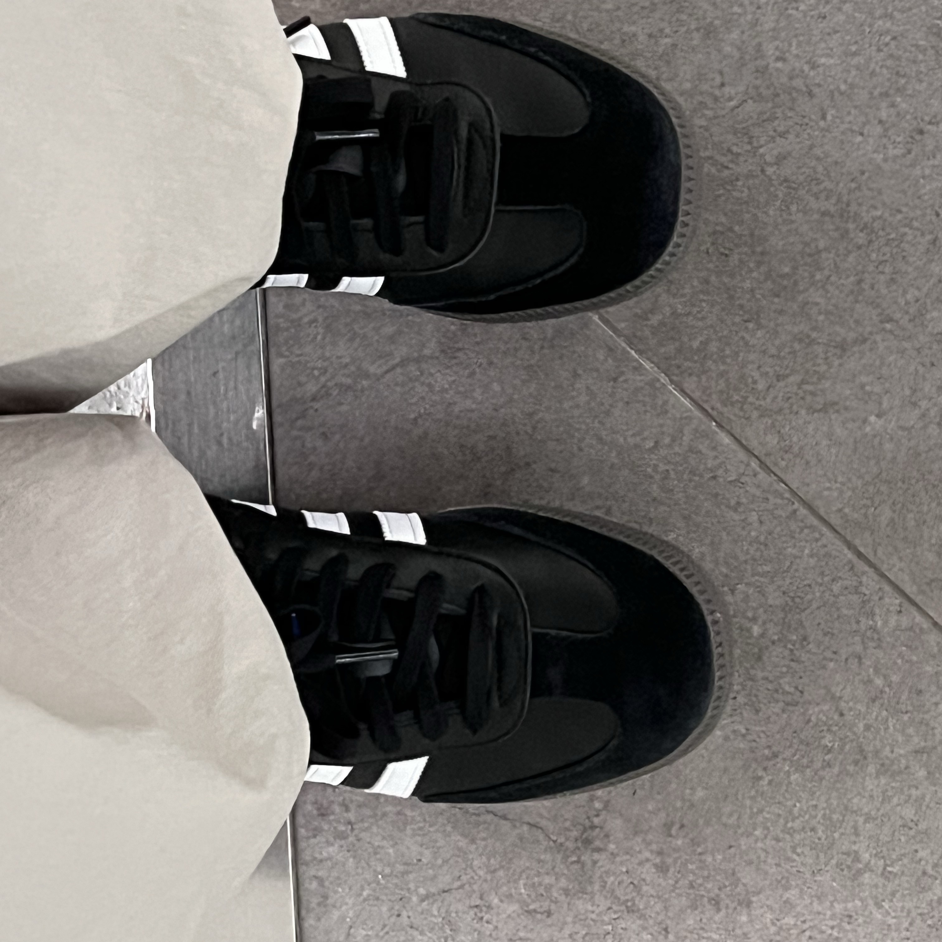 Adidas Samba OG Black White Gum 착용 스타일