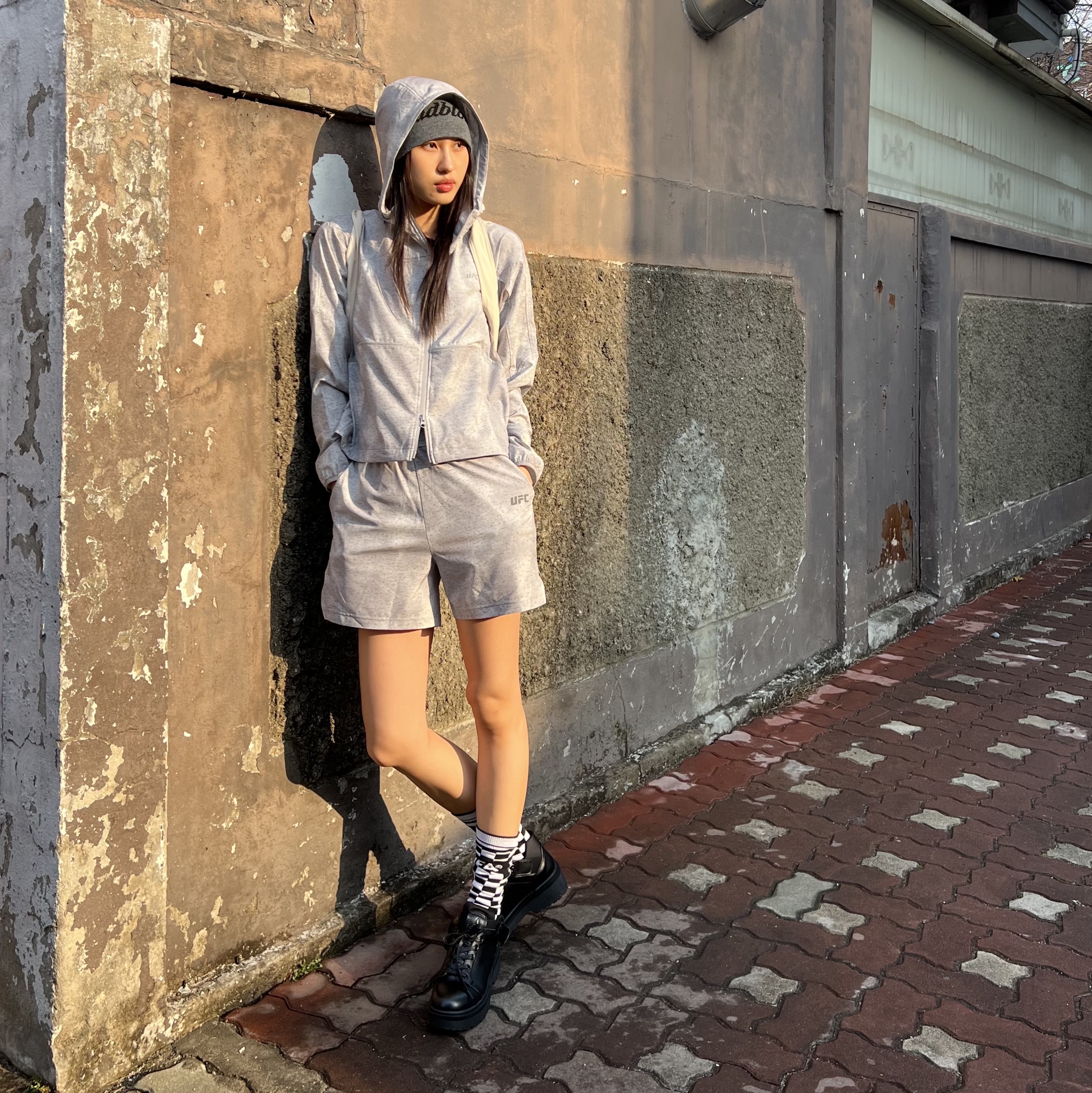 Dr. Martens 1461 Mono Black, IAB Studio Woven Shorts Gray - 23FW 착용 스타일 - 2