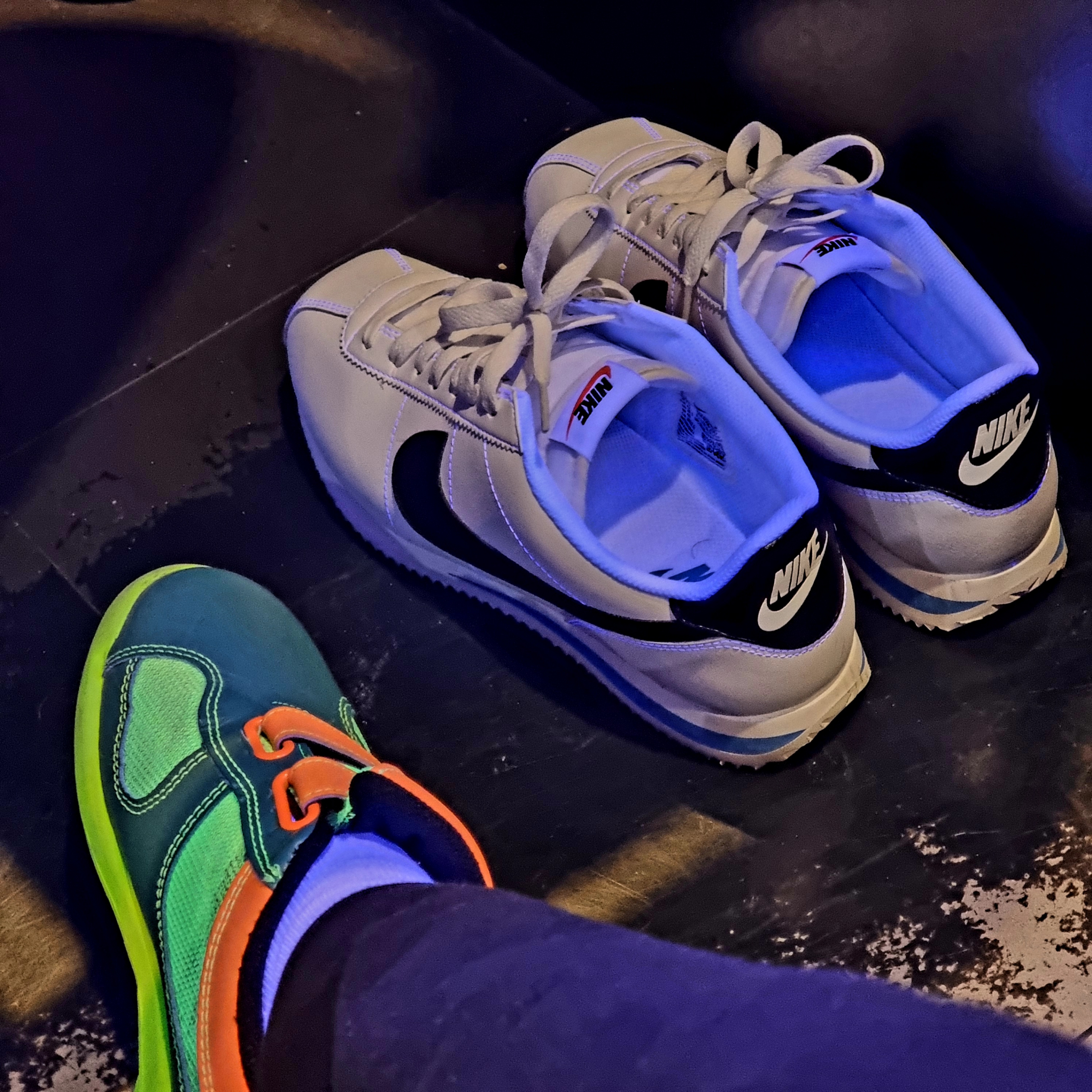Nike Cortez White and Black 착용 스타일