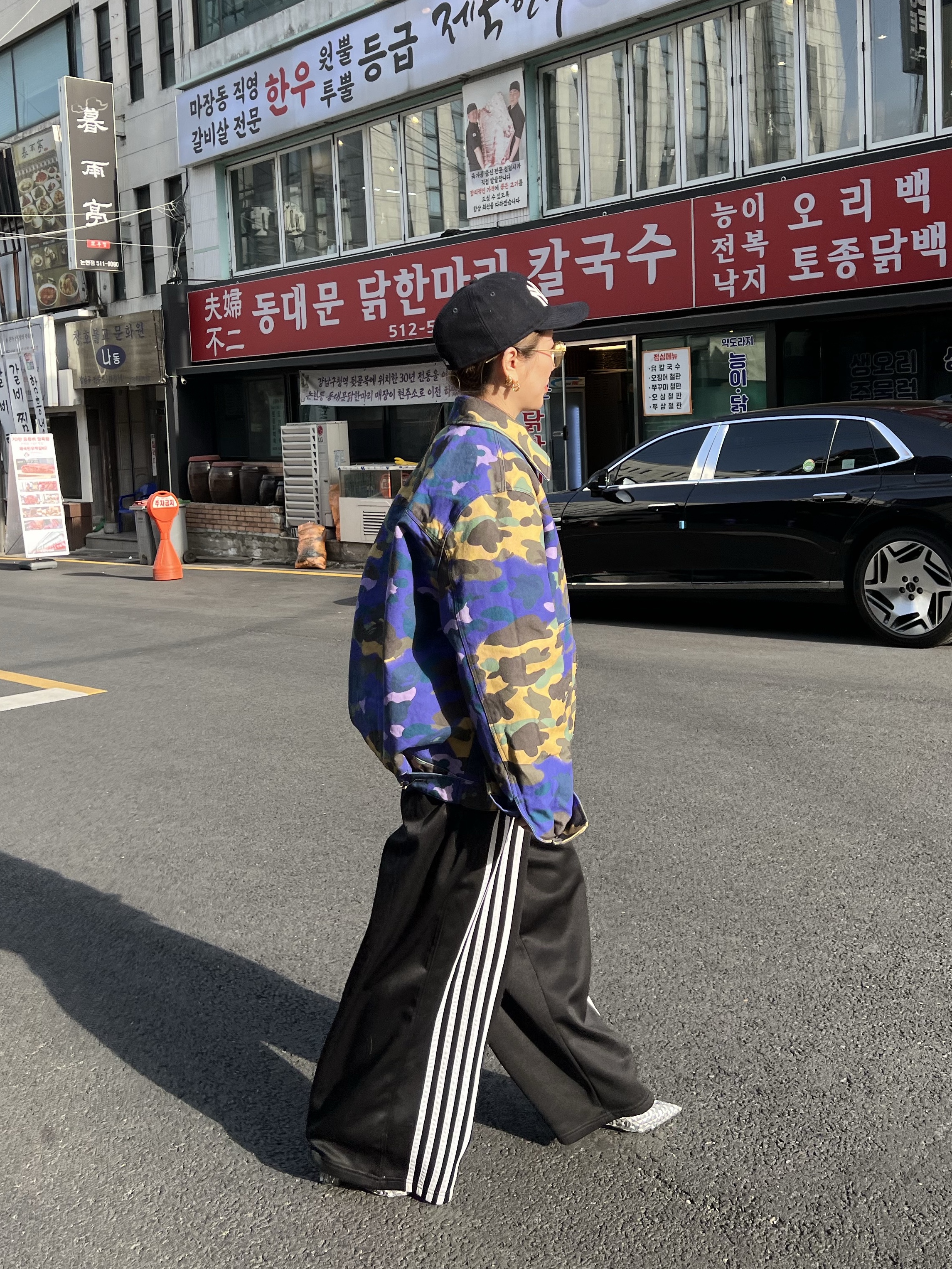 BAPE x Heron Preson Worker Jacket Camo, (W) Melissa x Y Project Court Shoe Clear White 착용 스타일 - 1