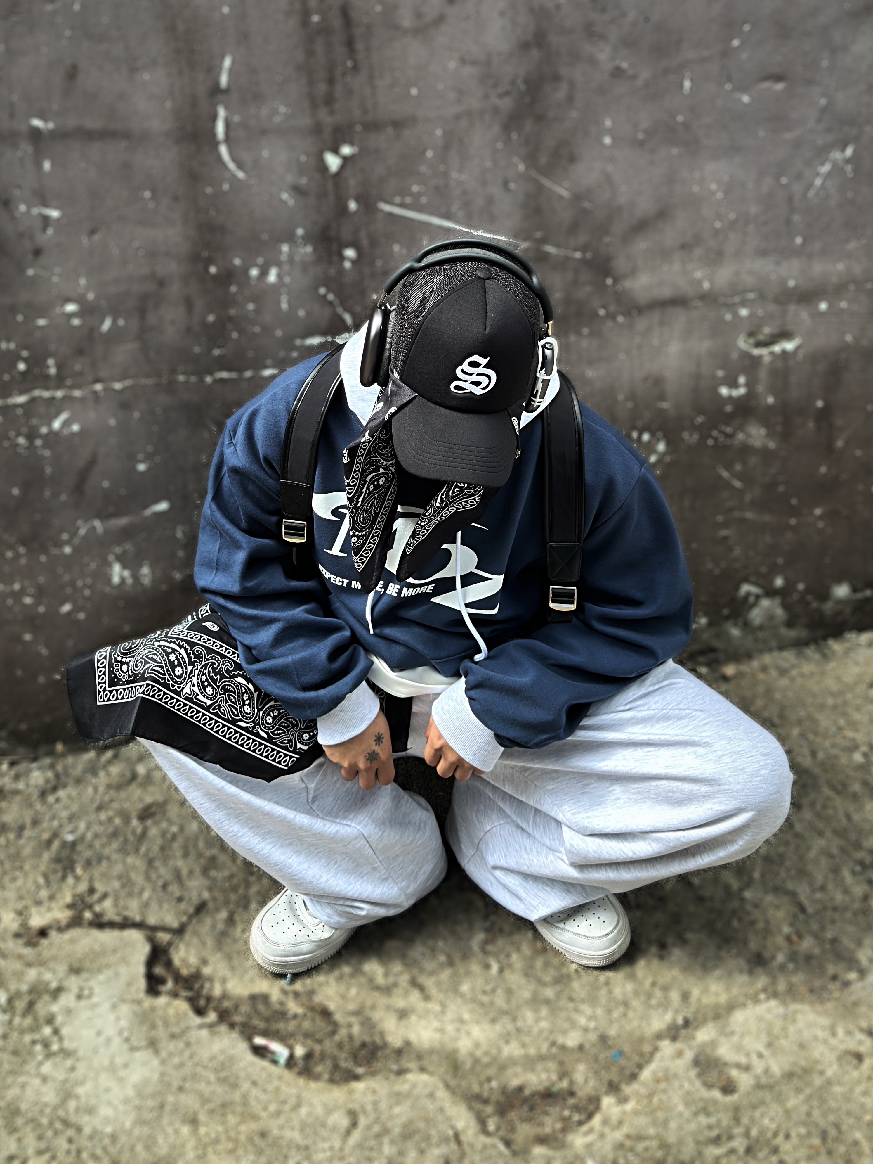 Test Artifact Era Origin Max 002x White, Apple AirPods Max Lightning Space Gray (Korean Ver.) 착용 스타일 - 4
