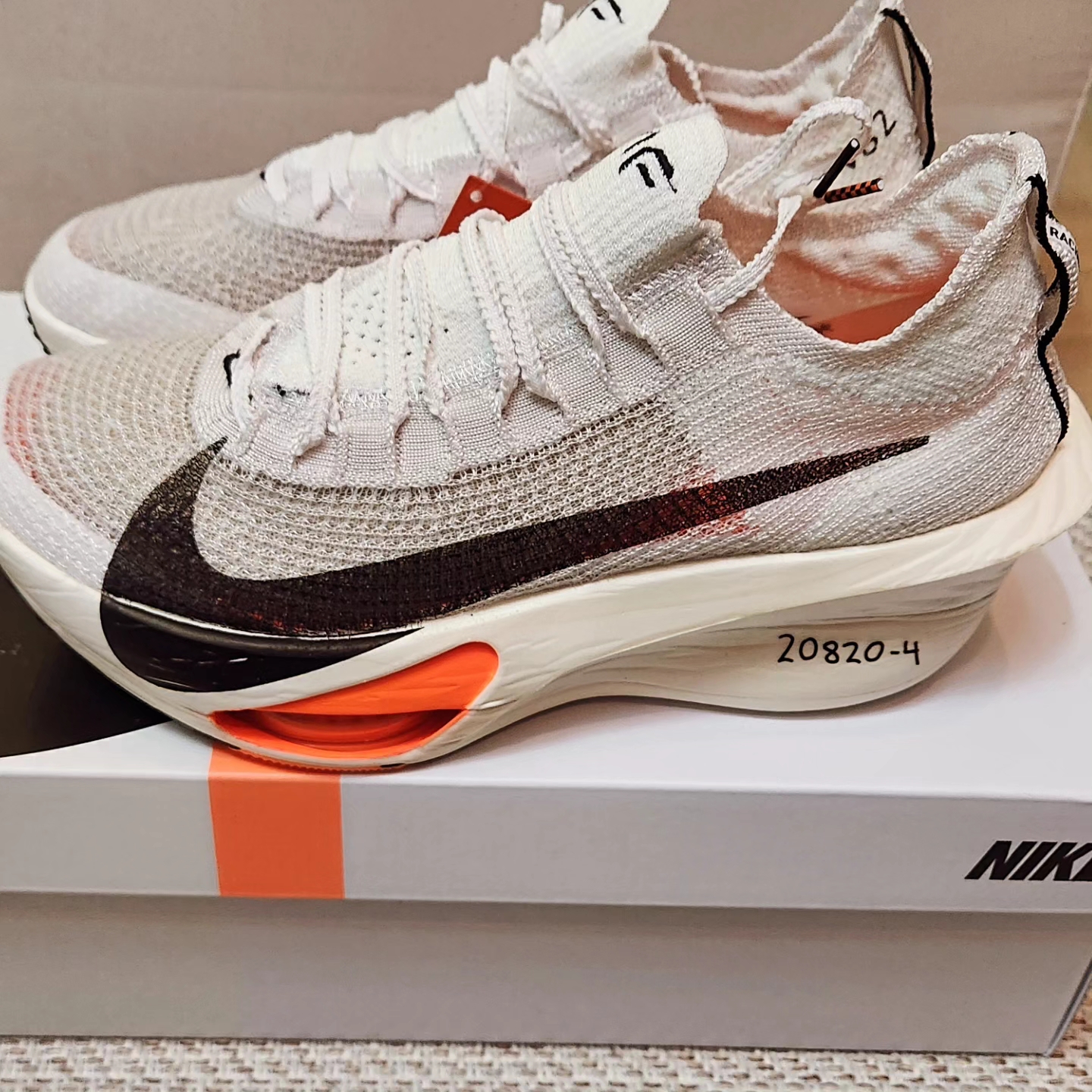 Nike Air Zoom Alphafly Next% 3 Proto White Total Orange 착용 스타일 - 1
