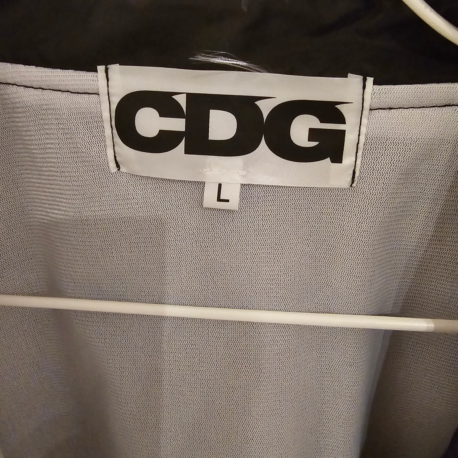 CDG Logo Coach Jacket Black 착용 스타일