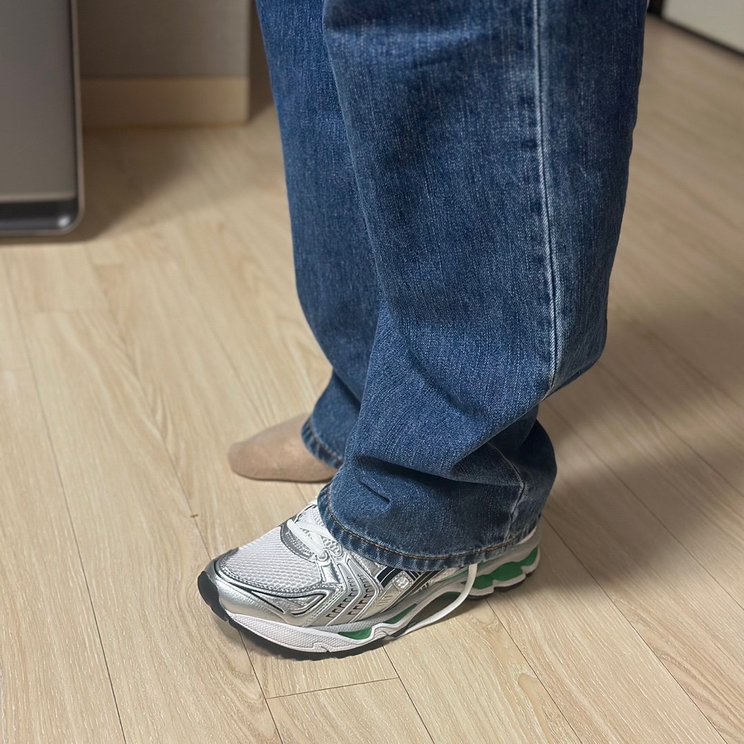 Asics Gel-Kayano 14 White Malachite Green 착용 스타일 - 2