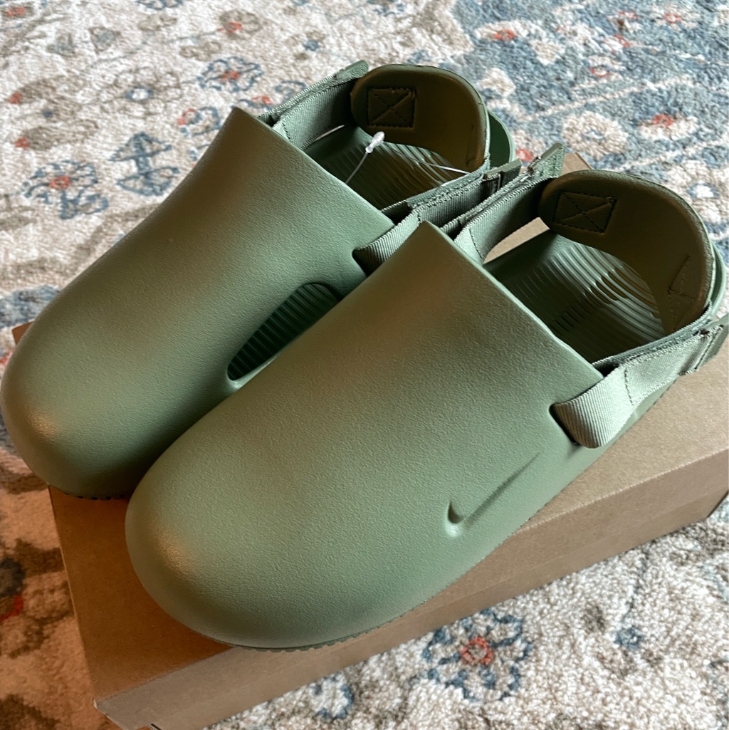 Nike Calm Mule Oil Green 착용 스타일 - 2