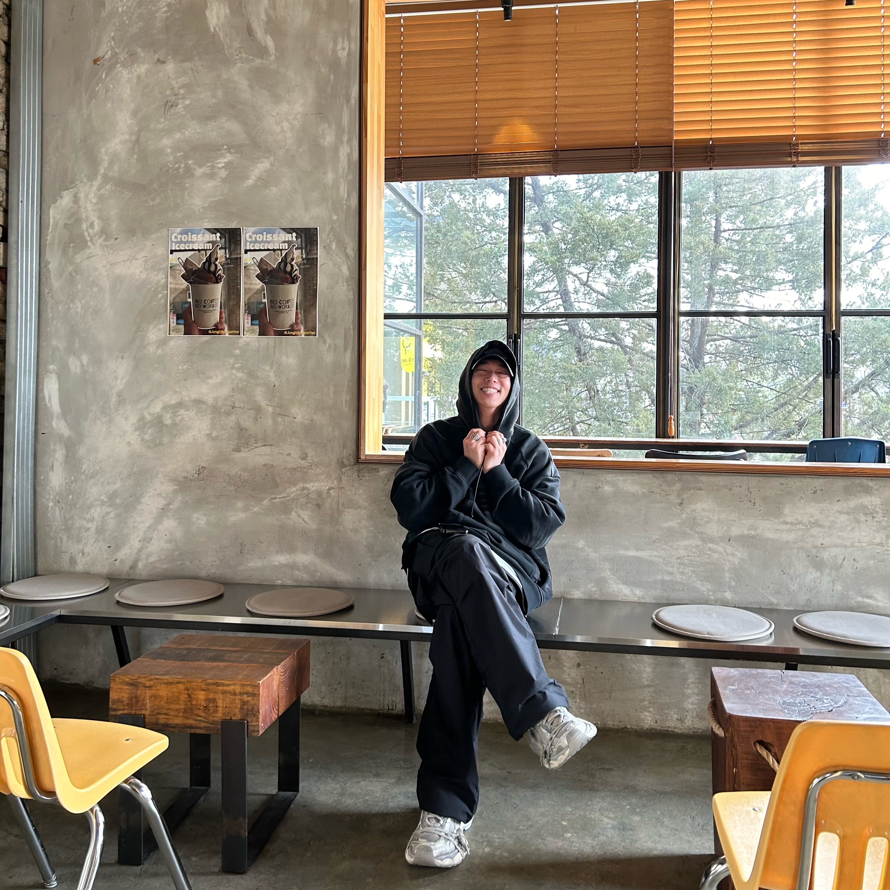 Juun.J Nylon Stan Collar String Jumper Black - 23FW, Juun.J Puckering Nylon Pants Black - 23FW 착용 스타일 - 4